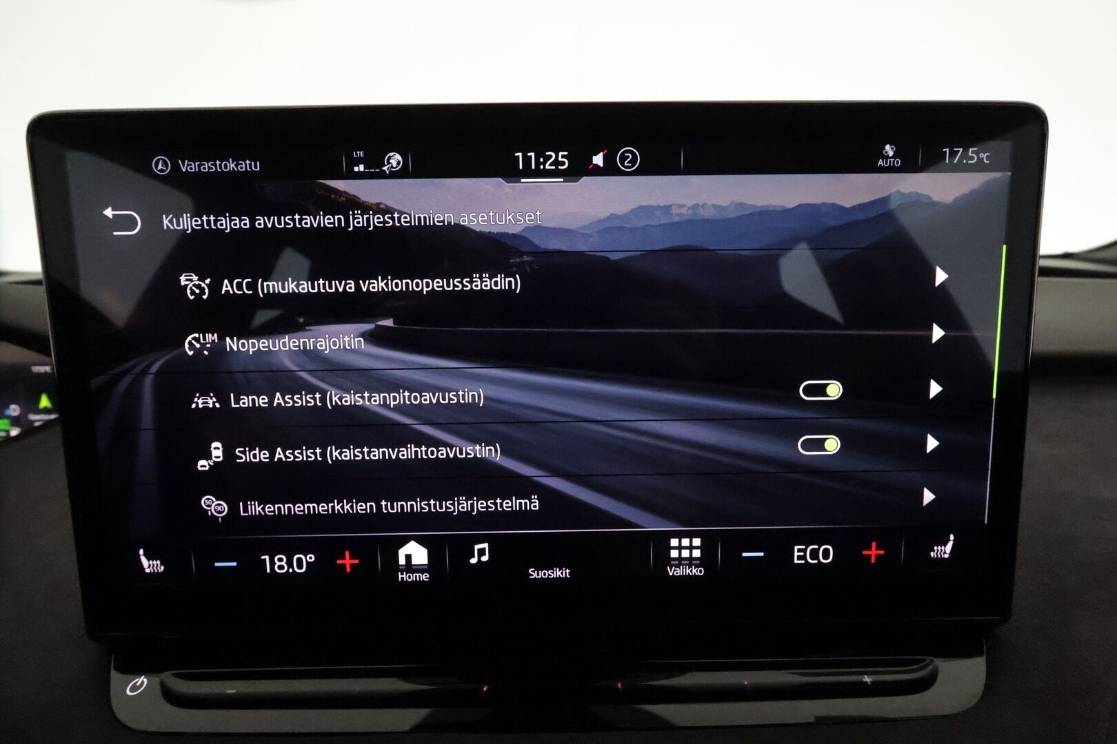 SKODA ENYAQ 2023 Coupe 80x 4x4 RS iV **Lämpöpumppu / Koukku / ACC / Matrix-LED / Muistipenkki / P.kamera / Navi / Kaistavahti / Keyless** - 3,99 % KORKOTARJOUS TÄHÄN AUTOON - Akku kuntotarkastettu / **HYVILLÄ KAMOILLA**