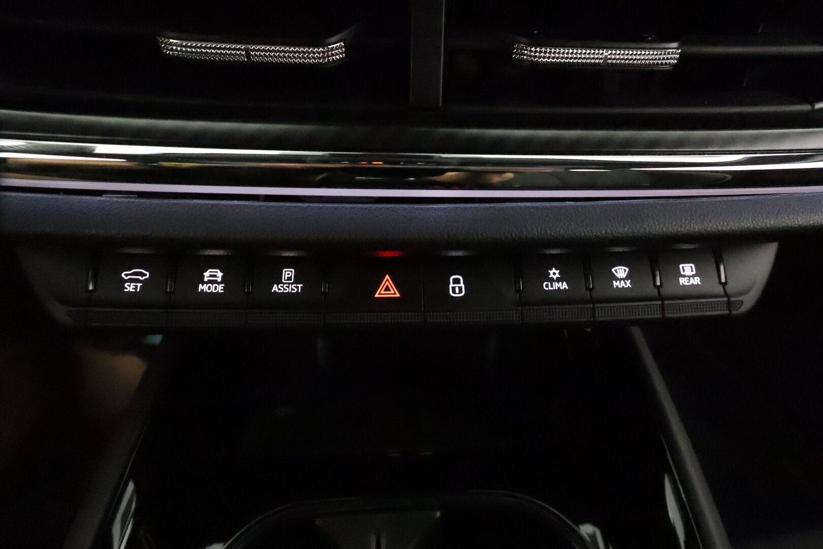 SKODA ENYAQ 2023 Coupe 80x 4x4 RS iV **Lämpöpumppu / Koukku / ACC / Matrix-LED / Muistipenkki / P.kamera / Navi / Kaistavahti / Keyless** - 3,99 % KORKOTARJOUS TÄHÄN AUTOON - Akku kuntotarkastettu / **HYVILLÄ KAMOILLA**