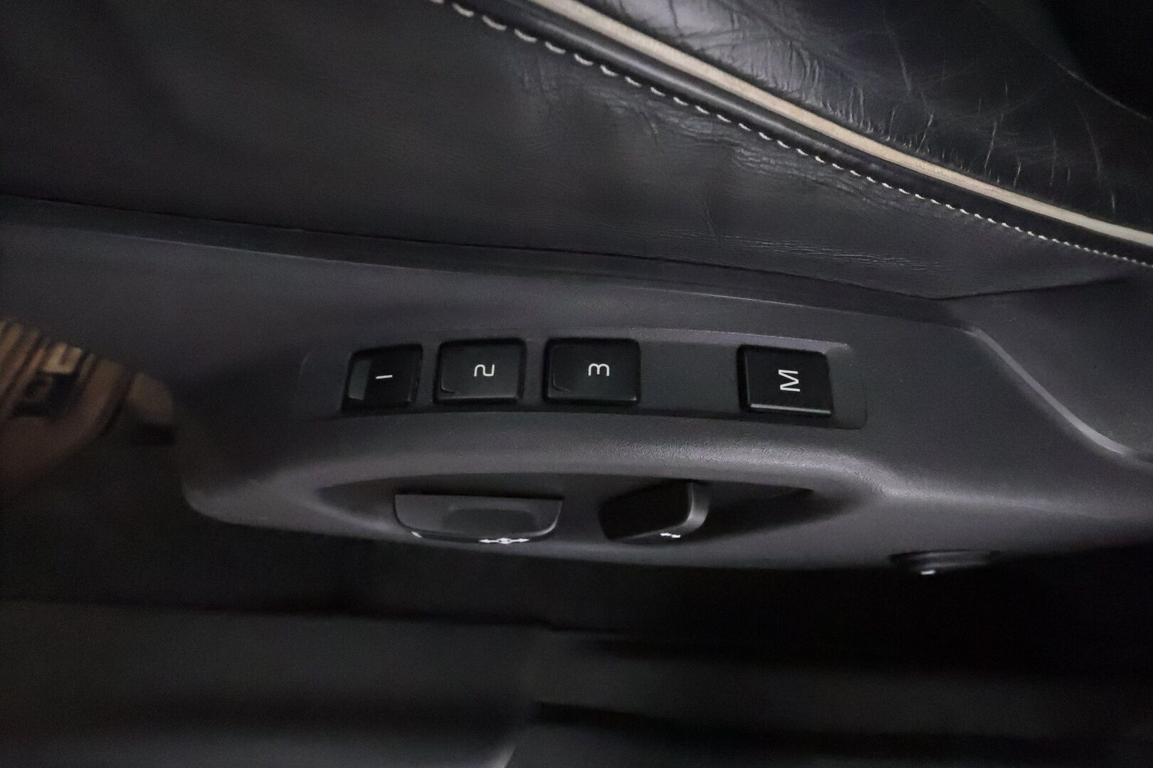 Volvo XC60 2016 D4 AWD R-Design aut **Panorama / Webasto / Adapt.Vakkari / P.Kamera / Xenon / Muistipenkki / Navi / Kaistavahti** - Kahdet Renkaat / **HYVILLÄ KAMOILLA**