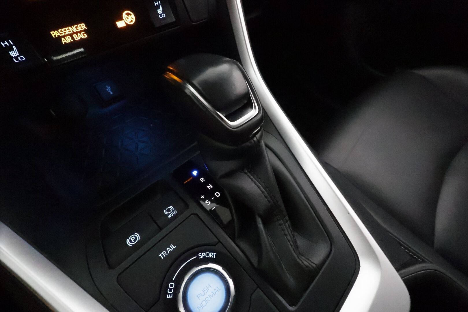 TOYOTA RAV4 2022 Hybrid 2,5 AWD-i Premium *JBL / ACC / LED-valot / Kamera / Muistipenkki / Kaistavahti / Keyless* - 3,99 % KORKOTARJOUS TÄHÄN AUTOON - Facelift / Kahdet OEM vanteet 
