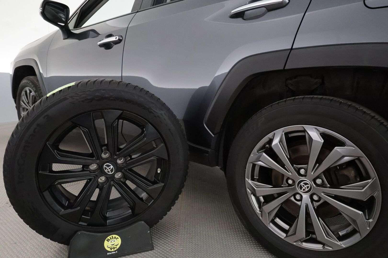 TOYOTA RAV4 2022 Hybrid 2,5 AWD-i Premium *JBL / ACC / LED-valot / Kamera / Muistipenkki / Kaistavahti / Keyless* - 3,99 % KORKOTARJOUS TÄHÄN AUTOON - Facelift / Kahdet OEM vanteet 