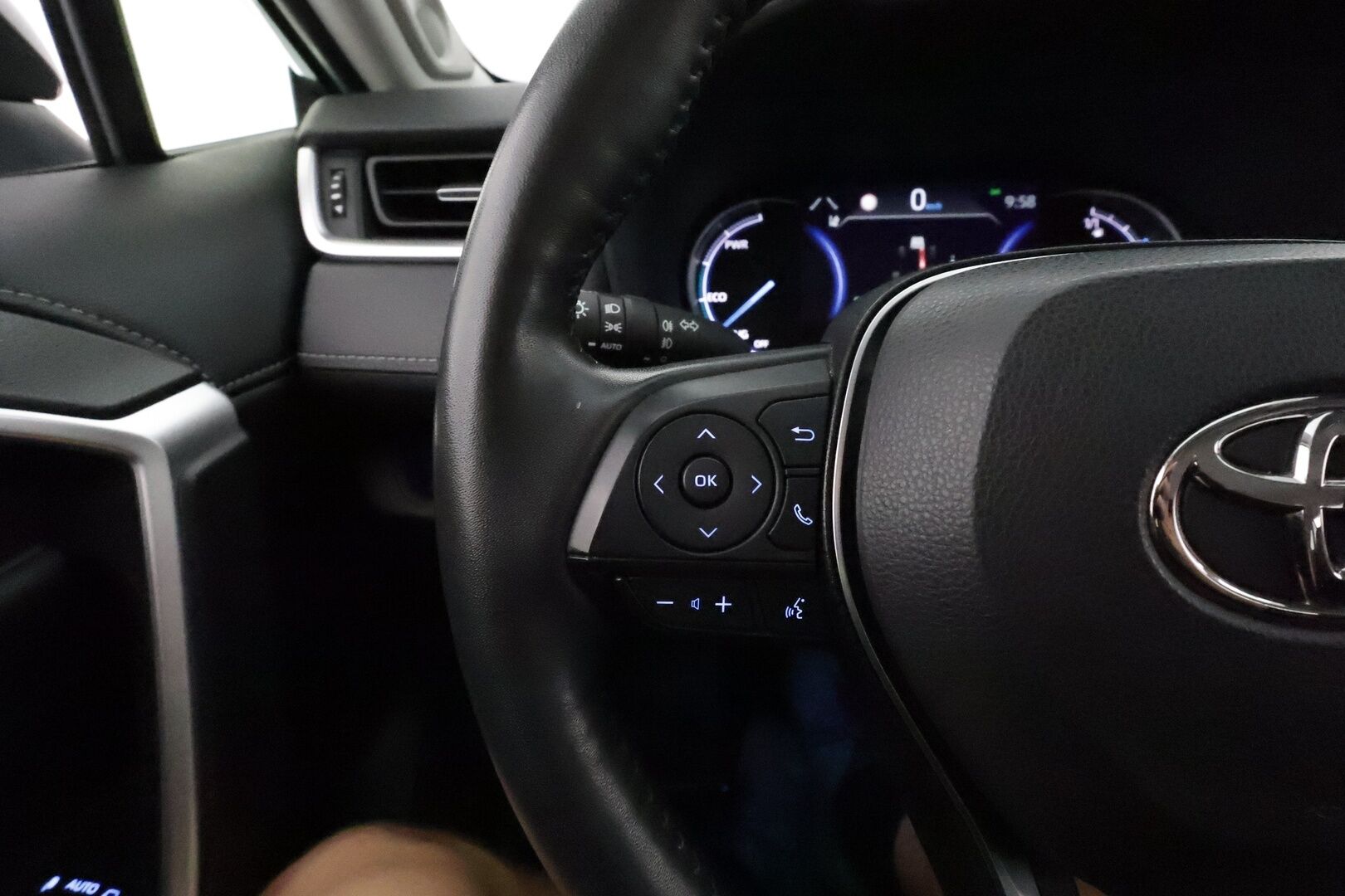 TOYOTA RAV4 2022 Hybrid 2,5 AWD-i Premium *JBL / ACC / LED-valot / Kamera / Muistipenkki / Kaistavahti / Keyless* - 3,99 % KORKOTARJOUS TÄHÄN AUTOON - Facelift / Kahdet OEM vanteet 