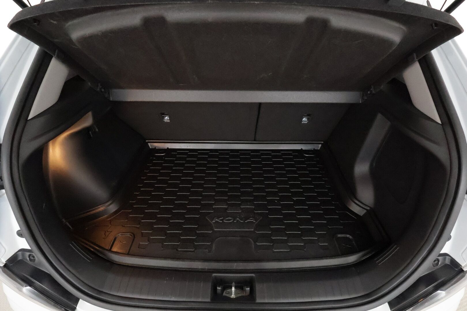 HYUNDAI KONA 2022 electric 64 kWh 204 hv Style *ACC / KRELL / HUD / ILP / Kamera / Digimittaristo / Sähköpenkit / LED* - Juuri huollettu / Säännöllinen huoltohistoria / Hieno kokonaisuus