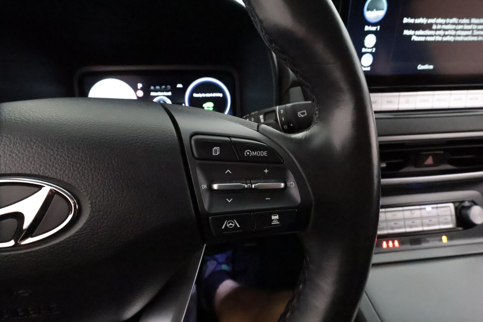 HYUNDAI KONA 2022 electric 64 kWh 204 hv Style **Adapt.vakkari / KRELL / HUD / Lämpöpumppu / P.kamera / Digimittaristo / Sähköpenkit / LED**