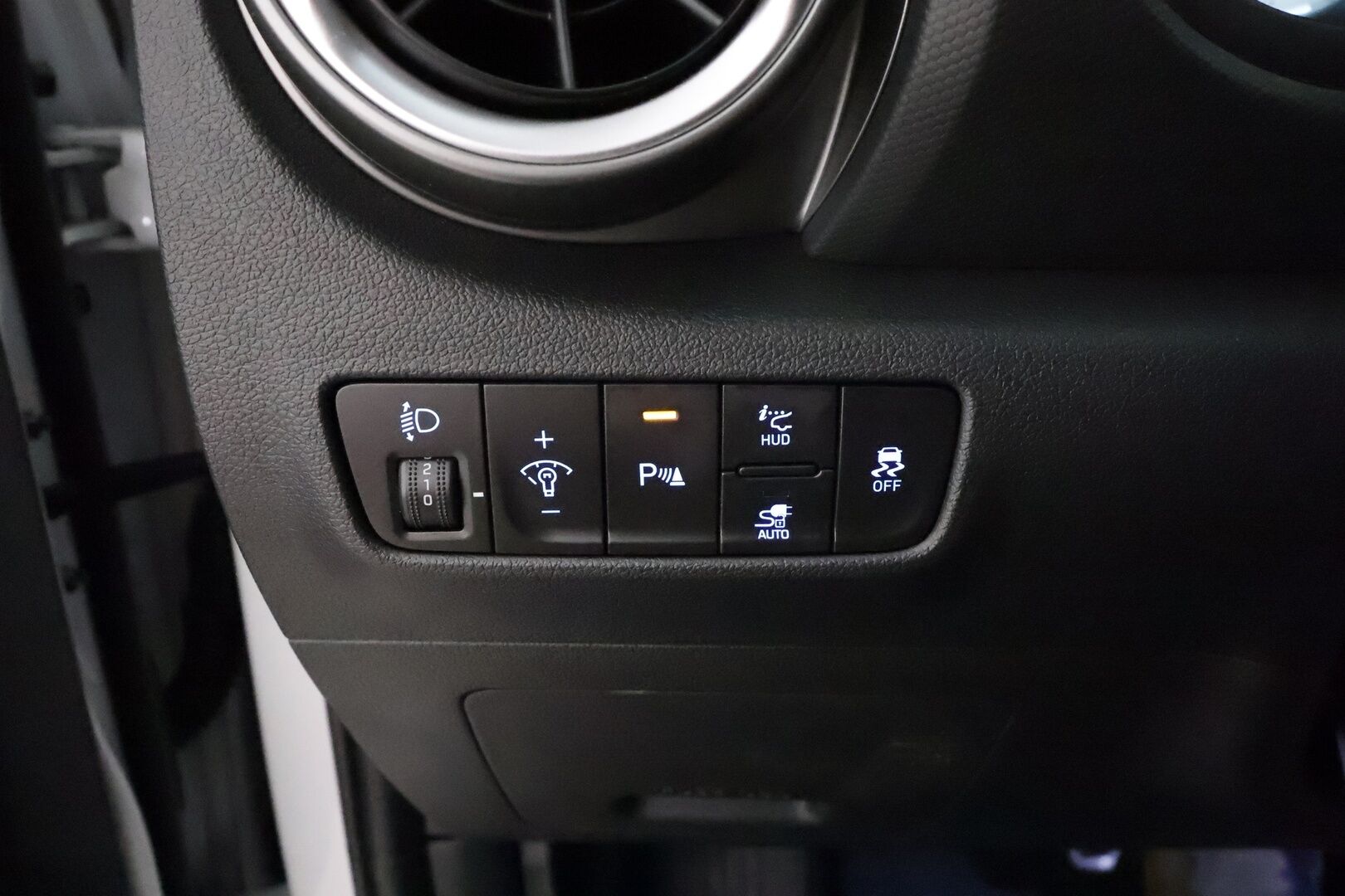 HYUNDAI KONA 2022 electric 64 kWh 204 hv Style **Adapt.vakkari / KRELL / HUD / Lämpöpumppu / P.kamera / Digimittaristo / Sähköpenkit / LED**