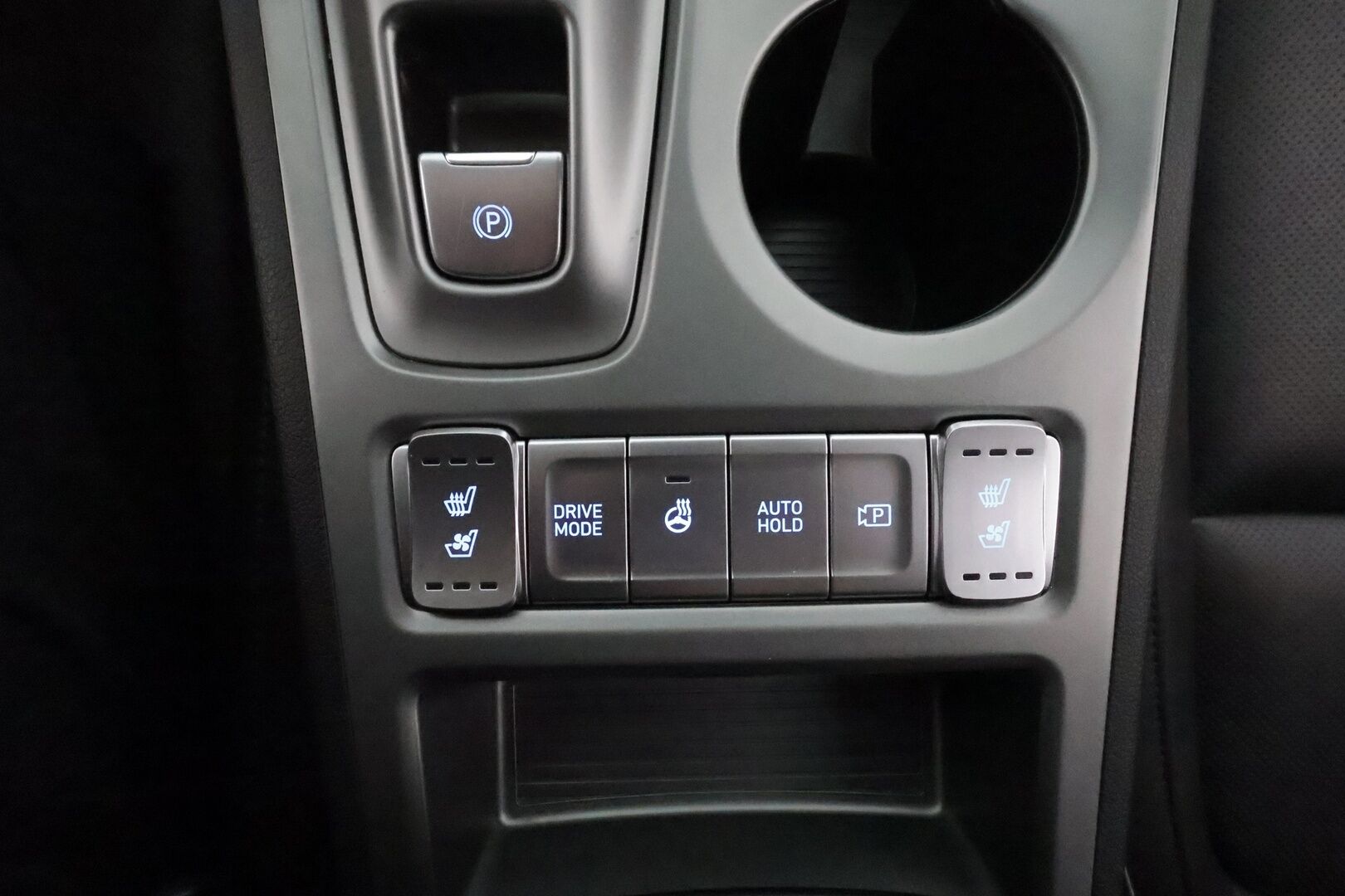 HYUNDAI KONA 2022 electric 64 kWh 204 hv Style **Adapt.vakkari / KRELL / HUD / Lämpöpumppu / P.kamera / Digimittaristo / Sähköpenkit / LED**