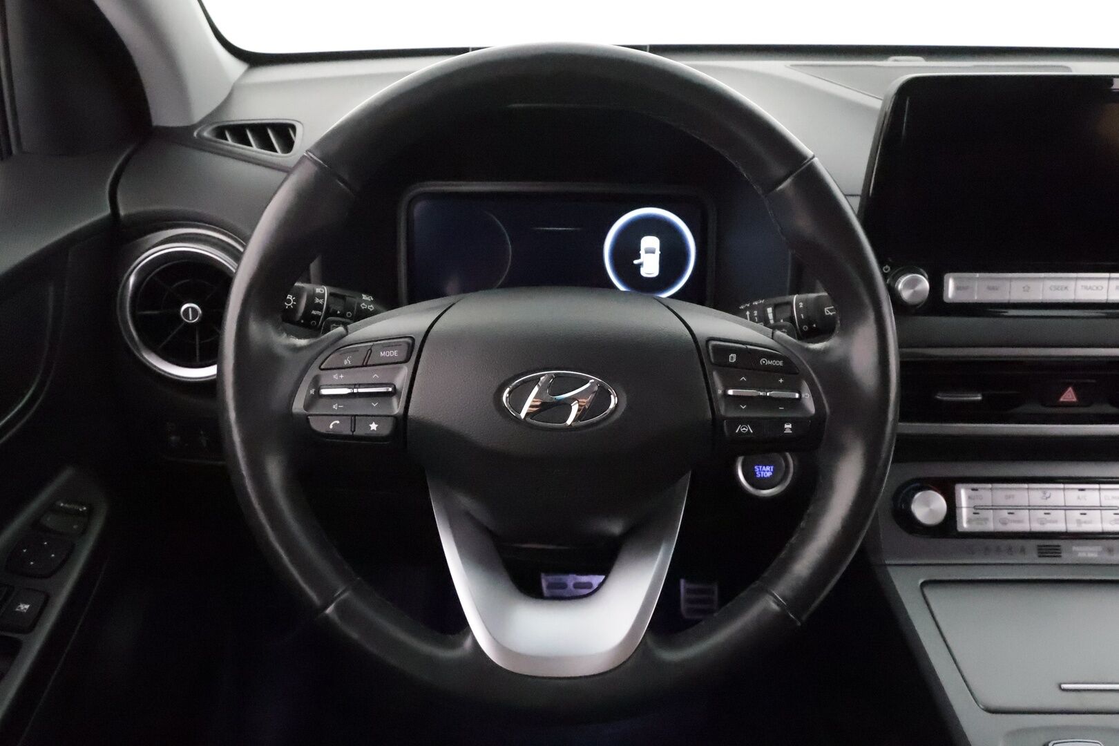 HYUNDAI KONA 2022 electric 64 kWh 204 hv Style **Adapt.vakkari / KRELL / HUD / Lämpöpumppu / P.kamera / Digimittaristo / Sähköpenkit / LED**