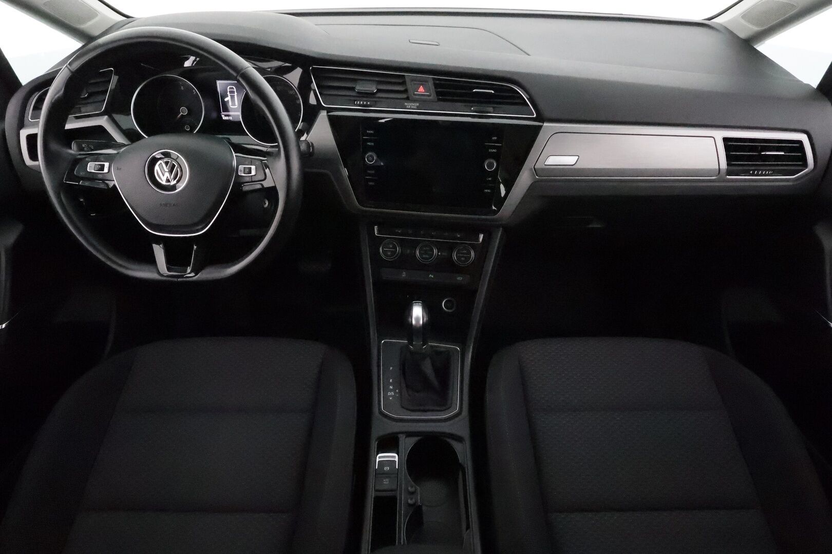 VOLKSWAGEN TOURAN 2019 R-Line 1,5 TSI EVO 110 kW DSG 7-Paik **Webasto / Koukku / Adapt.vakkari / LED-valot / P.kamera** - 3,99 % KORKOTARJOUS TÄHÄN AUTOON - Kahdet Renkaat