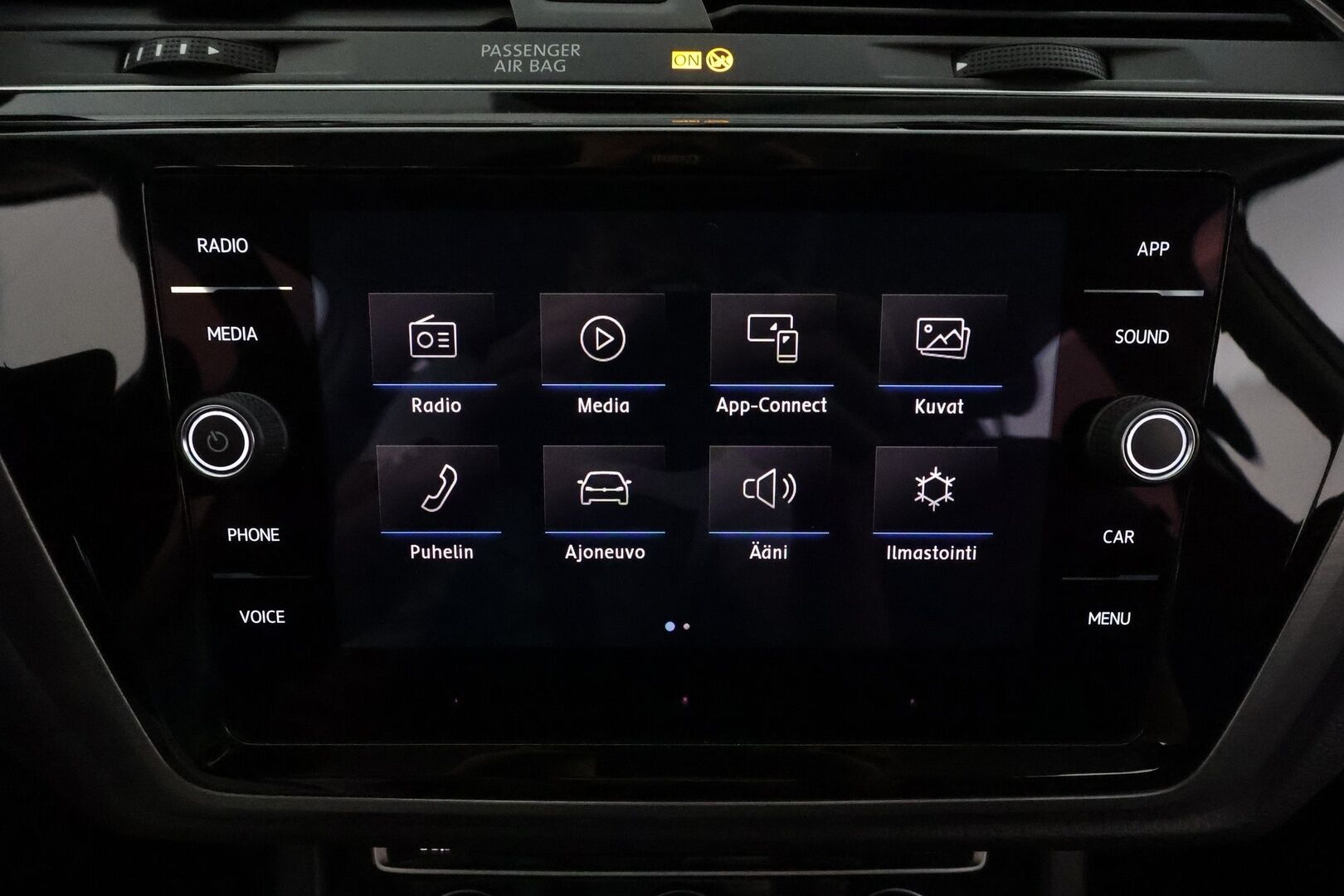 VOLKSWAGEN TOURAN 2019 R-Line 1,5 TSI EVO 110 kW DSG 7-Paik **Webasto / Koukku / Adapt.vakkari / LED-valot / P.kamera** - 3,99 % KORKOTARJOUS TÄHÄN AUTOON - Kahdet Renkaat