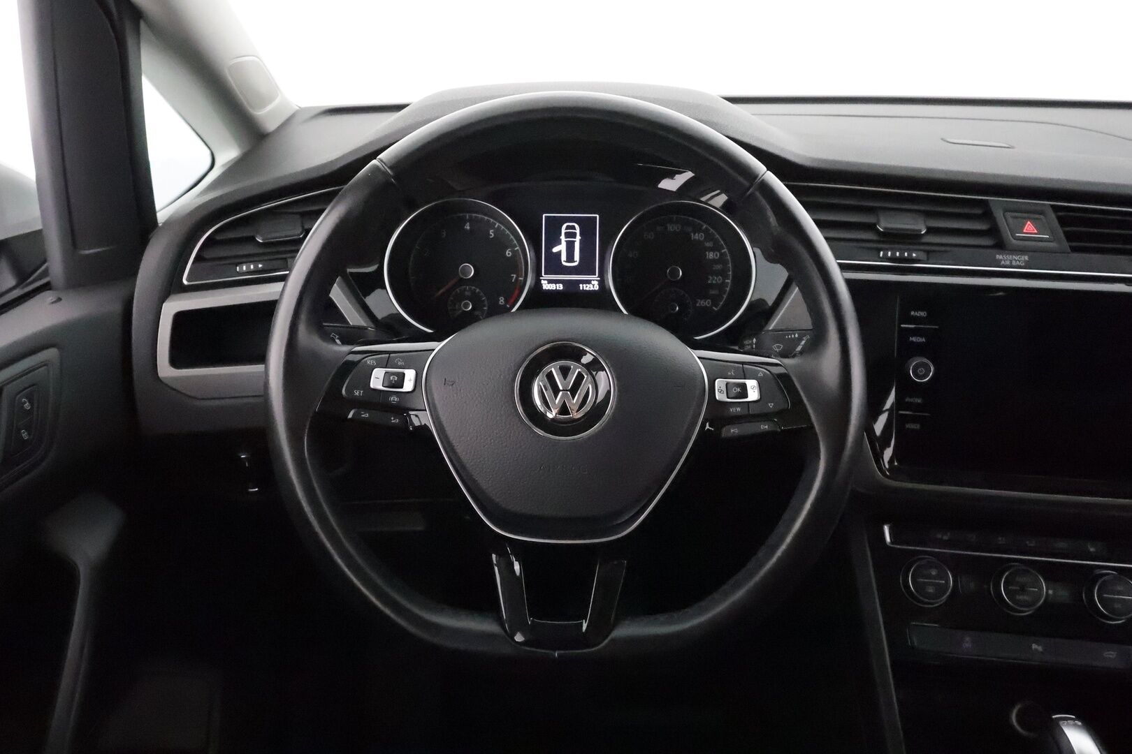 VOLKSWAGEN TOURAN 2019 R-Line 1,5 TSI EVO 110 kW DSG 7-Paik **Webasto / Koukku / Adapt.vakkari / LED-valot / P.kamera** - 3,99 % KORKOTARJOUS TÄHÄN AUTOON - Kahdet Renkaat
