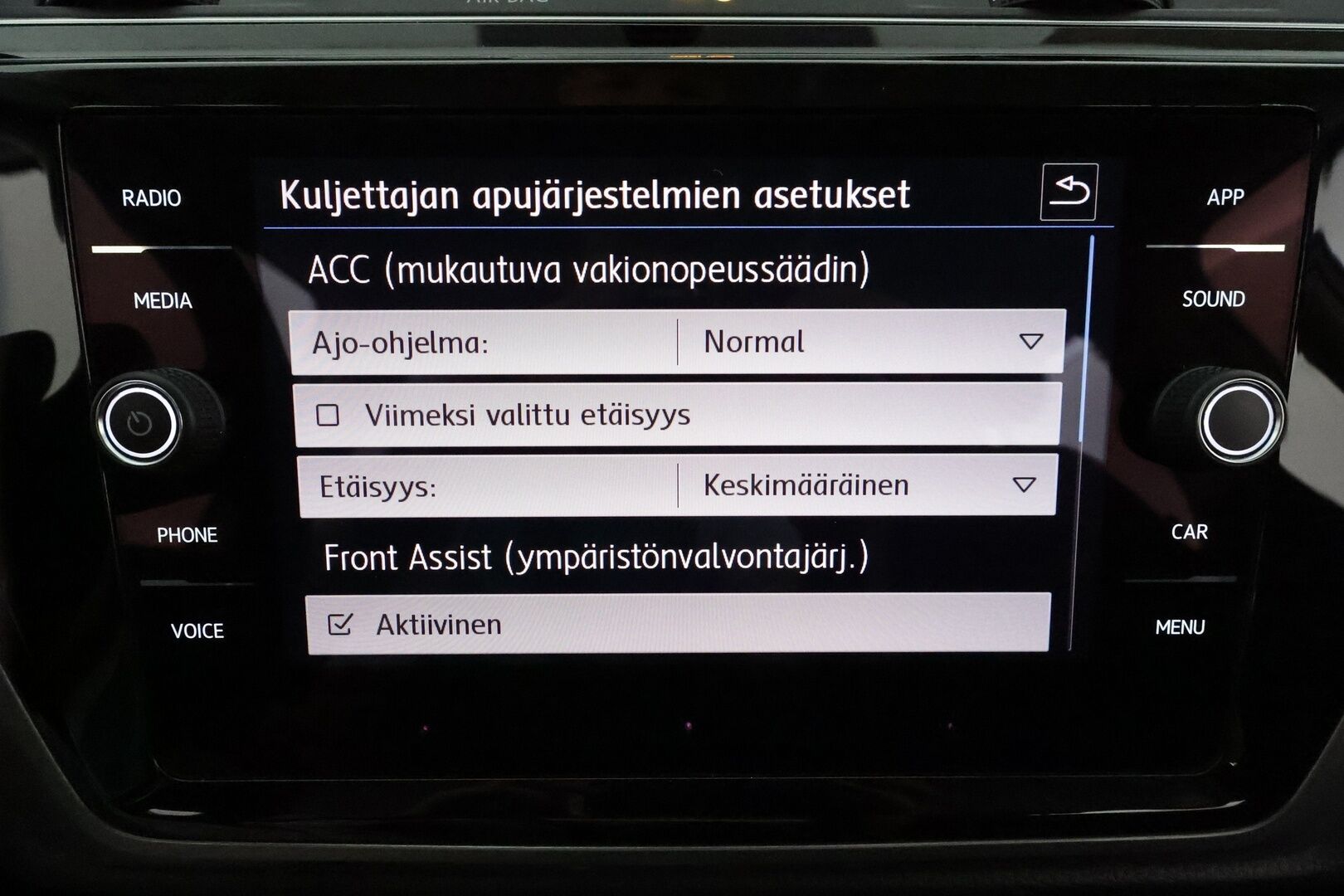VOLKSWAGEN TOURAN 2019 R-Line 1,5 TSI EVO 110 kW DSG 7-Paik **Webasto / Koukku / Adapt.vakkari / LED-valot / P.kamera** - 3,99 % KORKOTARJOUS TÄHÄN AUTOON - Kahdet Renkaat