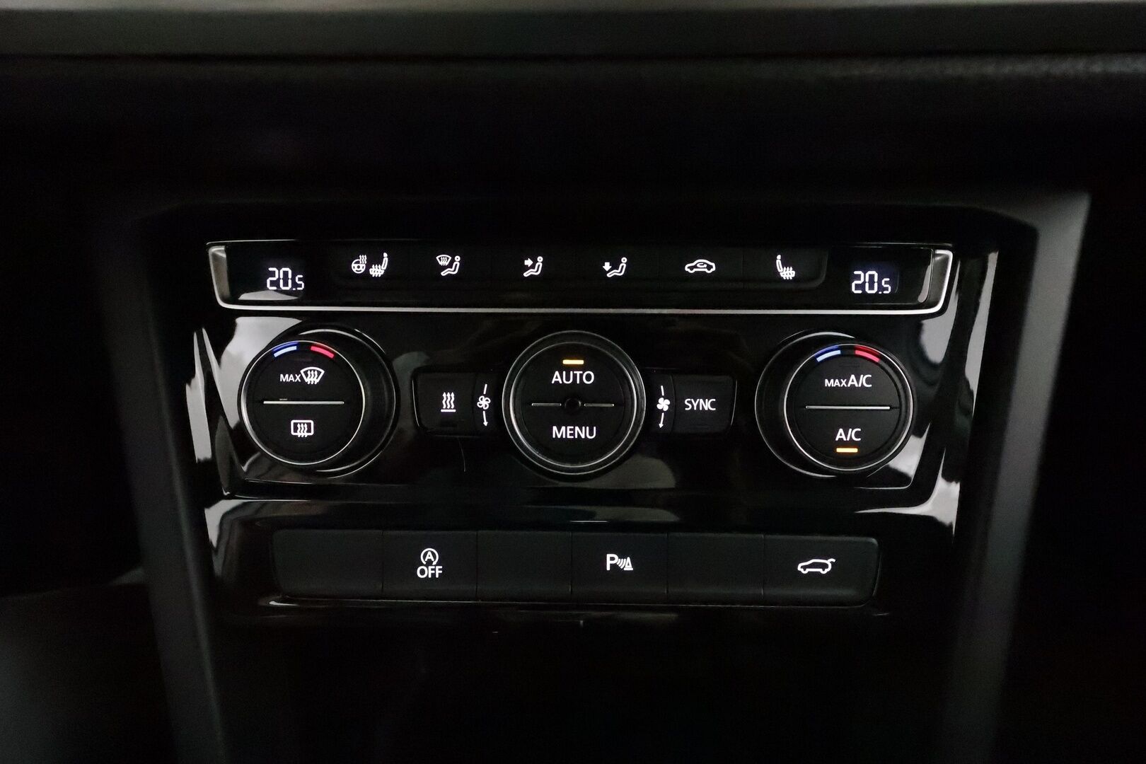 VOLKSWAGEN TOURAN 2019 R-Line 1,5 TSI EVO 110 kW DSG 7-Paik **Webasto / Koukku / Adapt.vakkari / LED-valot / P.kamera** - 3,99 % KORKOTARJOUS TÄHÄN AUTOON - Kahdet Renkaat