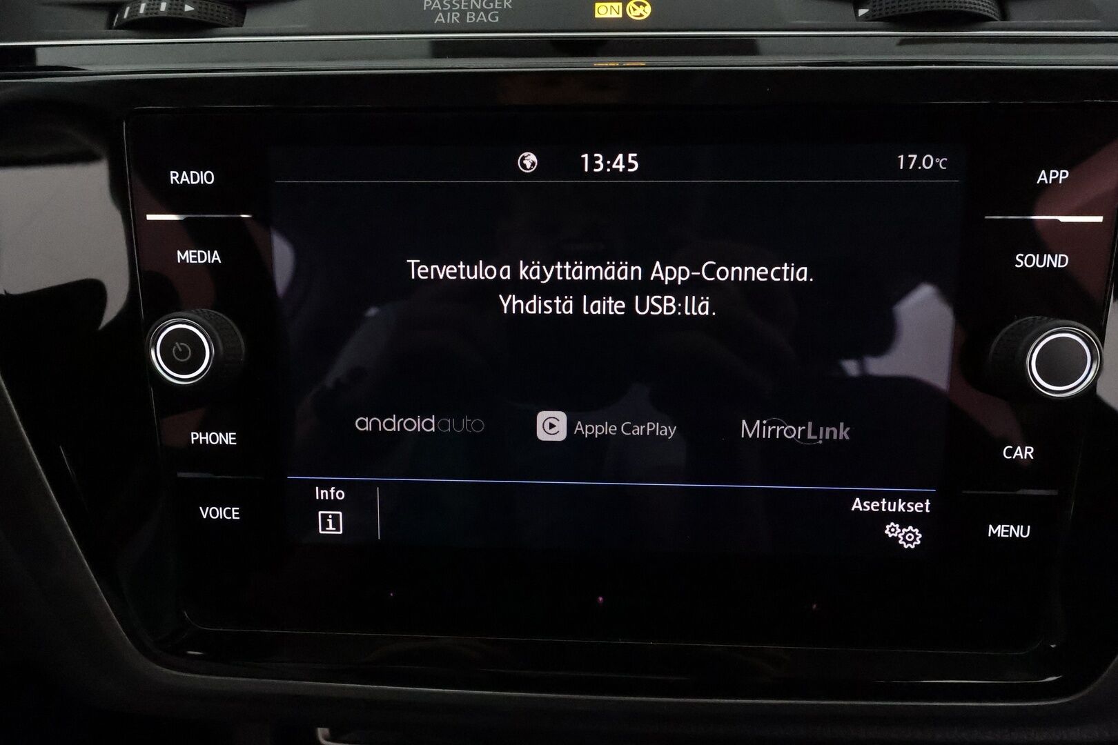 VOLKSWAGEN TOURAN 2019 R-Line 1,5 TSI EVO 110 kW DSG 7-Paik **Webasto / Koukku / Adapt.vakkari / LED-valot / P.kamera** - 3,99 % KORKOTARJOUS TÄHÄN AUTOON - Kahdet Renkaat