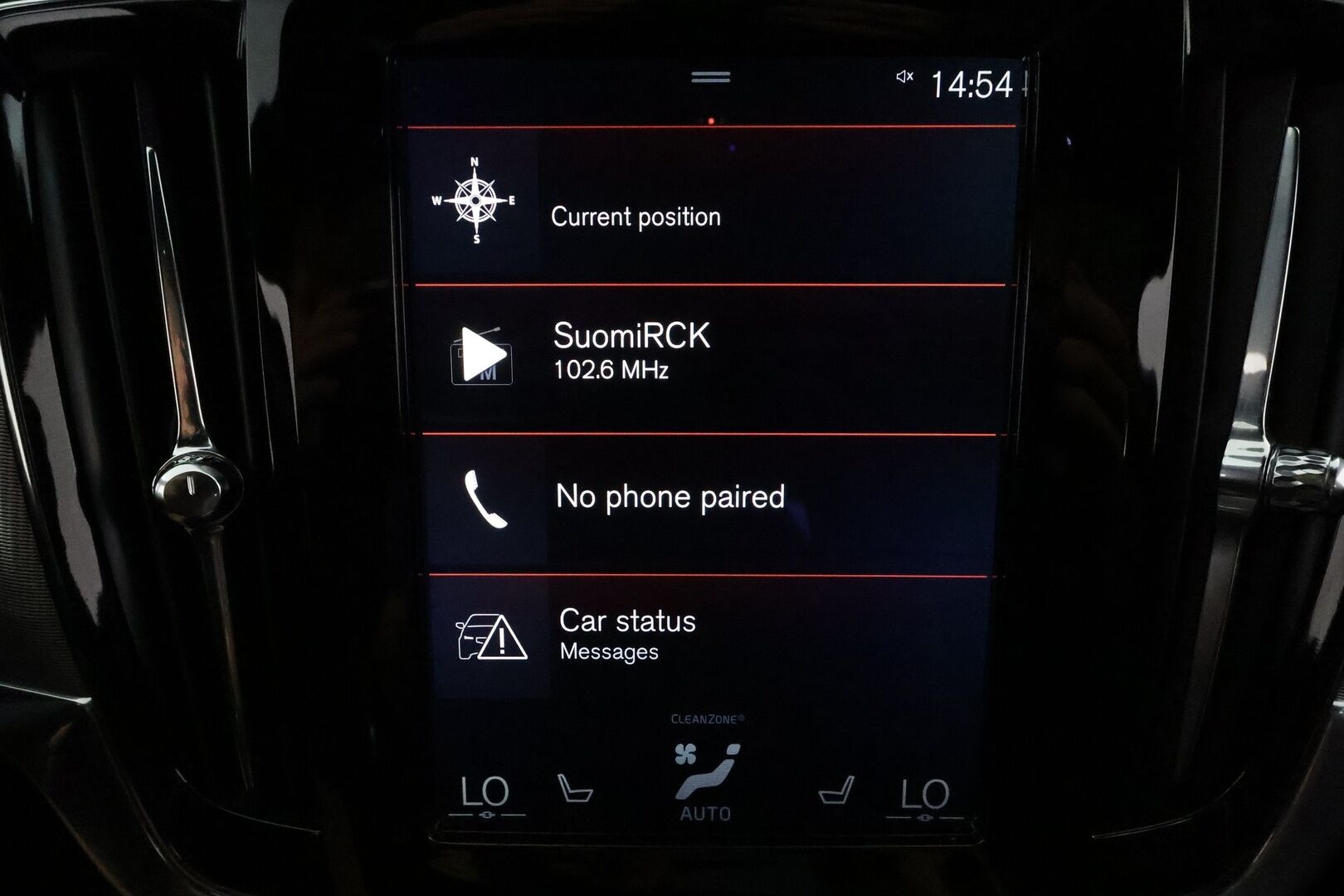 Volvo V90 2017 D5 AWD R-Design aut. **Adapt.vakkari / Panorama / HUD / Muistipenkki / Koukku / Full LED / P.kamera / Digimittaristo** - 3,99 % KORKOTARJOUS TÄHÄN AUTOON 31.8. ASTI! - Kahdet renkaat aluvanteilla / Navi / Penkinlämmittimet takana / Ratinlämmitin