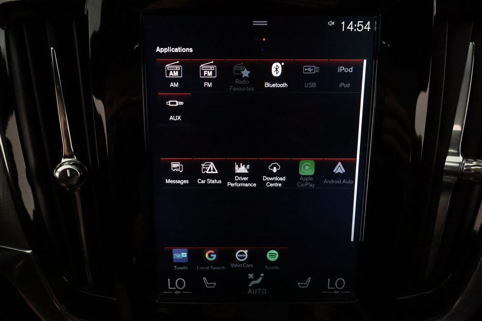 Volvo V90 2017 D5 AWD R-Design aut. **Adapt.vakkari / Panorama / HUD / Muistipenkki / Koukku / Full LED / P.kamera / Digimittaristo** - 3,99 % KORKOTARJOUS TÄHÄN AUTOON 31.8. ASTI! - Kahdet renkaat aluvanteilla / Navi / Penkinlämmittimet takana / Ratinlämmitin