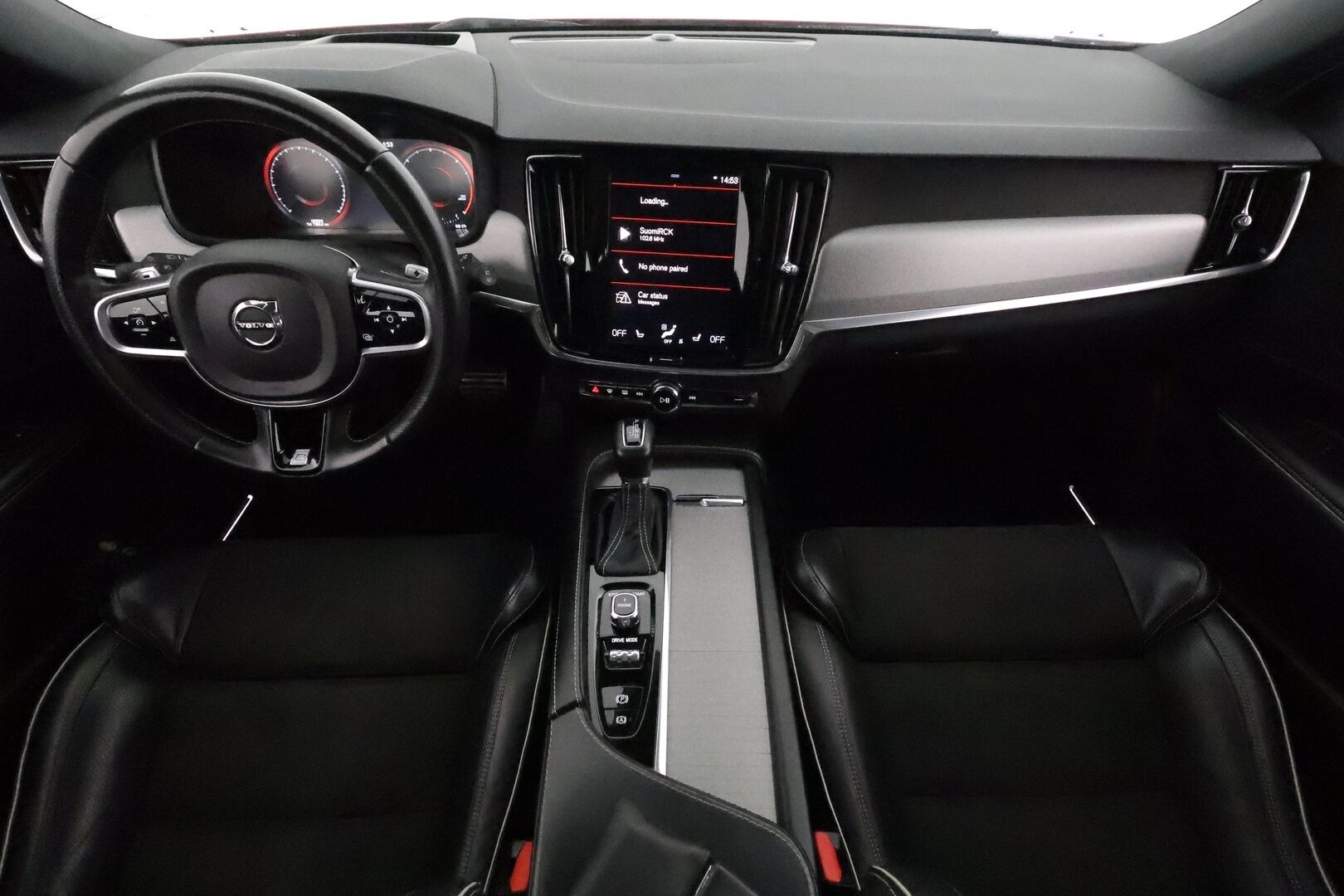 Volvo V90 2017 D5 AWD R-Design aut. **Adapt.vakkari / Panorama / HUD / Muistipenkki / Koukku / Full LED / P.kamera / Digimittaristo** - 3,99 % KORKOTARJOUS TÄHÄN AUTOON 31.8. ASTI! - Kahdet renkaat aluvanteilla / Navi / Penkinlämmittimet takana / Ratinlämmitin