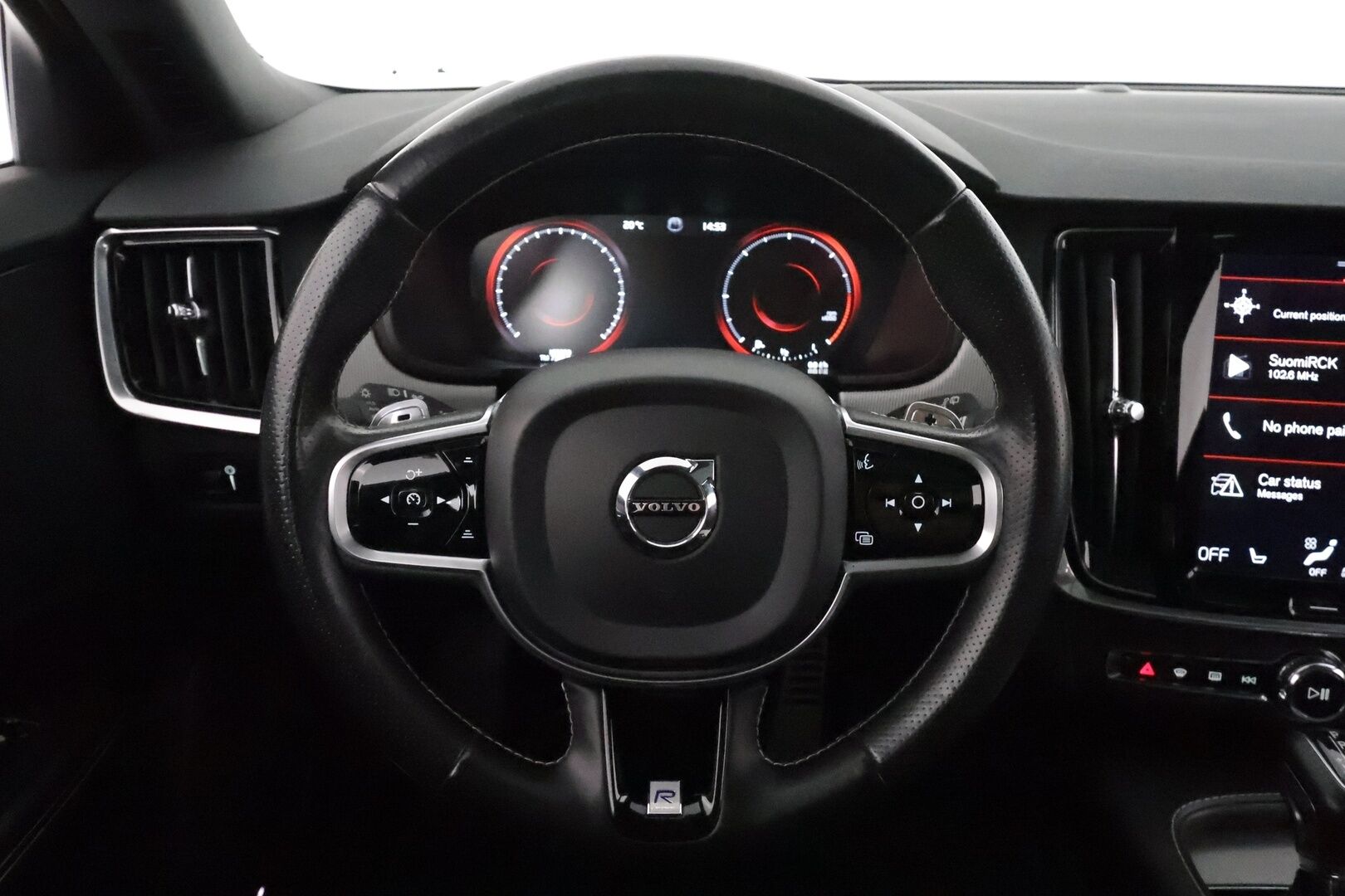 Volvo V90 2017 D5 AWD R-Design aut. **Adapt.vakkari / Panorama / HUD / Muistipenkki / Koukku / Full LED / P.kamera / Digimittaristo** - 3,99 % KORKOTARJOUS TÄHÄN AUTOON 31.8. ASTI! - Kahdet renkaat aluvanteilla / Navi / Penkinlämmittimet takana / Ratinlämmitin