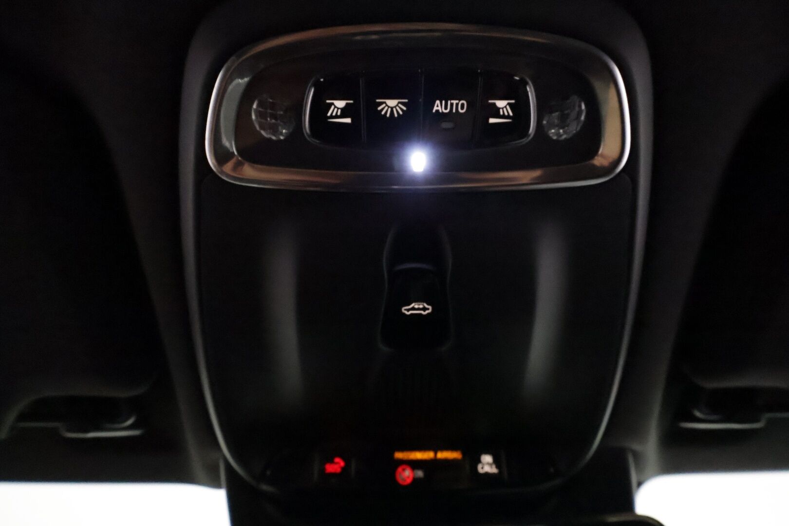 Volvo V90 2017 D5 AWD R-Design aut. **Adapt.vakkari / Panorama / HUD / Muistipenkki / Koukku / Full LED / P.kamera / Digimittaristo** - 3,99 % KORKOTARJOUS TÄHÄN AUTOON 31.8. ASTI! - Kahdet renkaat aluvanteilla / Navi / Penkinlämmittimet takana / Ratinlämmitin