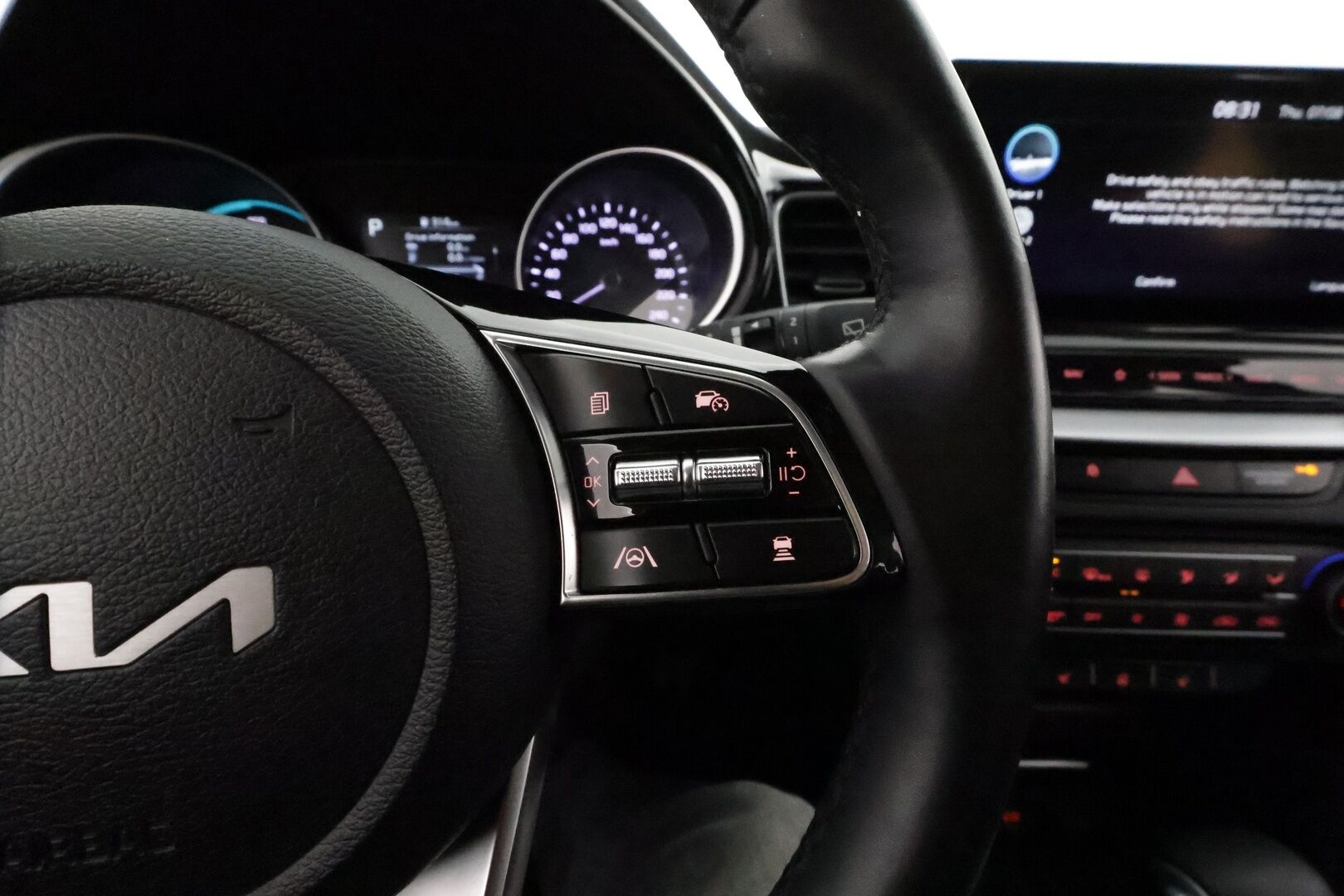KIA CEED 2022 1,6 GDI Plug-In Hybrid Business Premium SW DCT **Adapt.vakkari / P.kamera / LED / Puolinahat / Apple&Android** - Merkkihuollettu / Kahdet renkaat aluvanteilla / Sähköluukku 