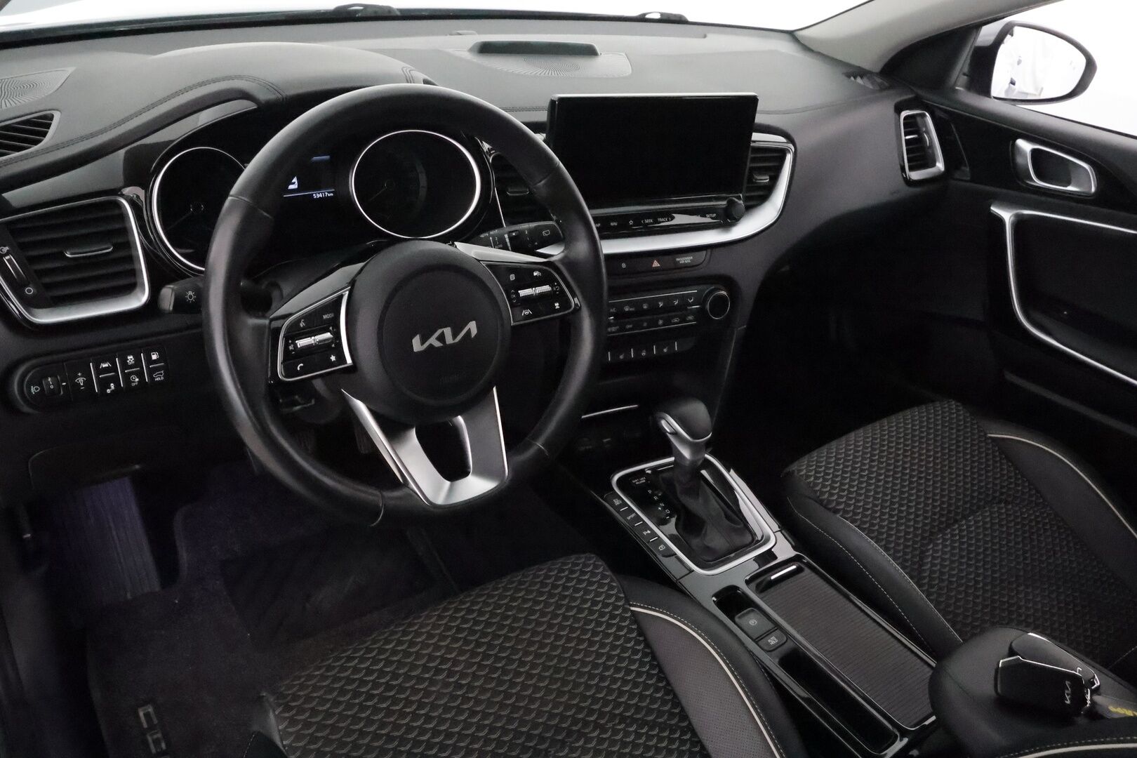 KIA CEED 2022 1,6 GDI Plug-In Hybrid Business Premium SW DCT **Adapt.vakkari / P.kamera / LED / Puolinahat / Apple&Android** - Merkkihuollettu / Kahdet renkaat aluvanteilla / Sähköluukku 