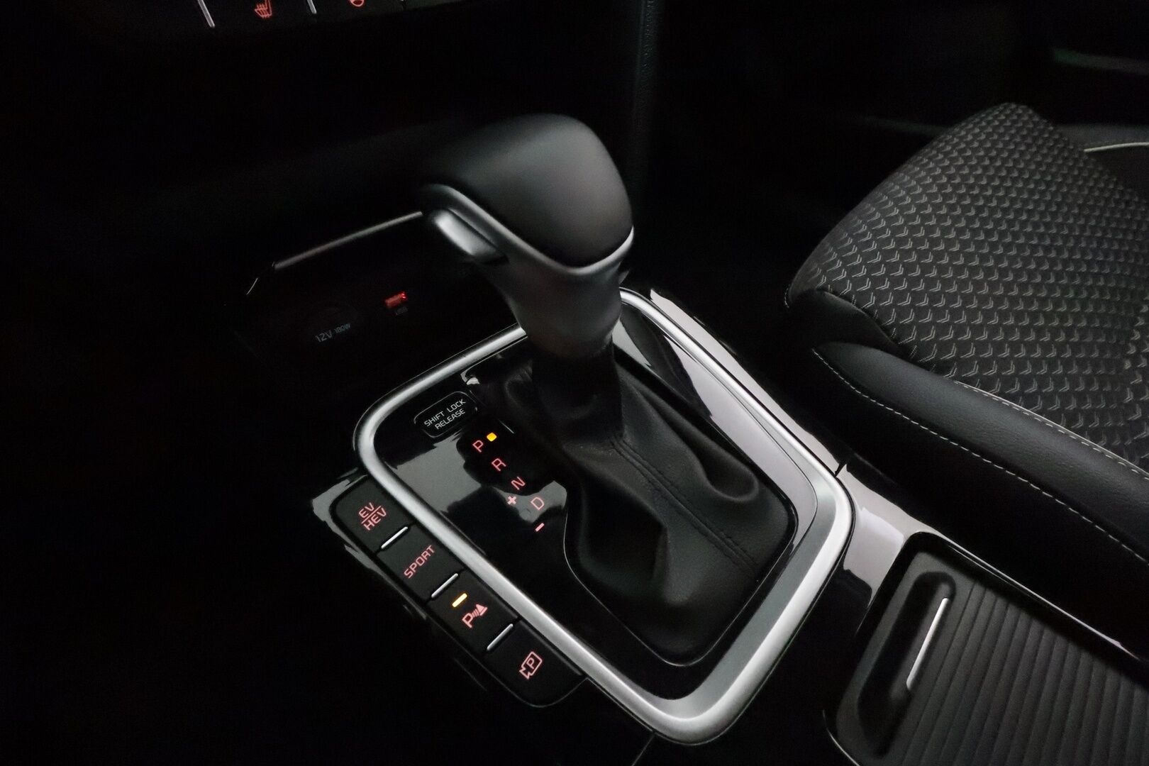 KIA CEED 2022 1,6 GDI Plug-In Hybrid Business Premium SW DCT **Adapt.vakkari / P.kamera / LED / Puolinahat / Apple&Android** - Merkkihuollettu / Kahdet renkaat aluvanteilla / Sähköluukku 