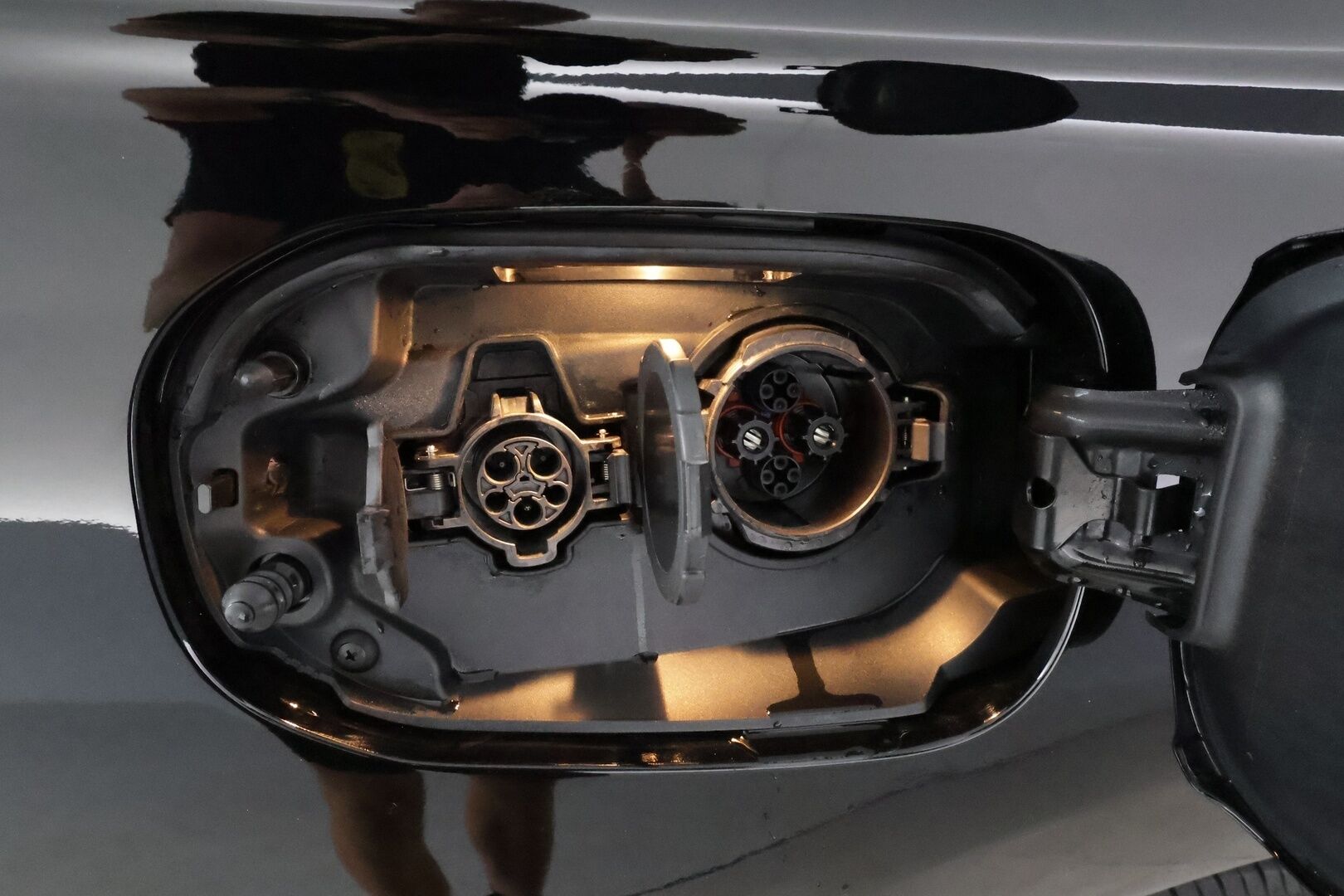 MITSUBISHI OUTLANDER PHEV 2020 Business X 4WD 5P **Power / Adapt.Vakkari / LED-valot / 360° / Kaistavahti / Katveavustin / Timantti Nahkaverhoilu** - 2x Latauskaapelit / Kahdet Renkaat