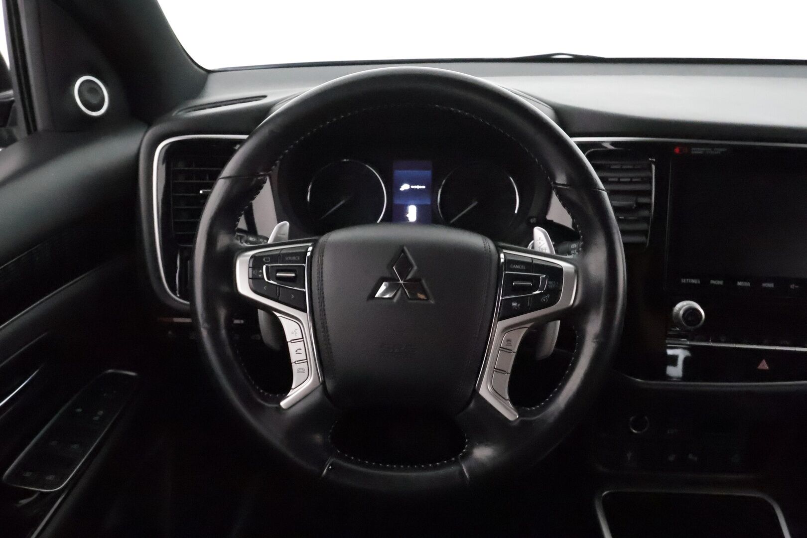 MITSUBISHI OUTLANDER PHEV 2020 Business X 4WD 5P **Power / Adapt.Vakkari / LED-valot / 360° / Kaistavahti / Katveavustin / Timantti Nahkaverhoilu** - 2x Latauskaapelit / Kahdet Renkaat