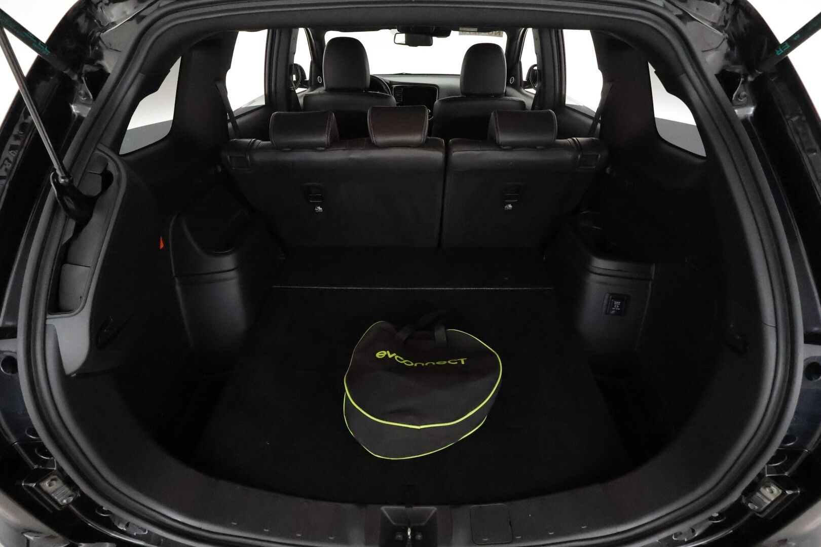 MITSUBISHI OUTLANDER PHEV 2020 Business X 4WD 5P **Power / Adapt.Vakkari / LED-valot / 360° / Kaistavahti / Katveavustin / Timantti Nahkaverhoilu** - 2x Latauskaapelit / Kahdet Renkaat