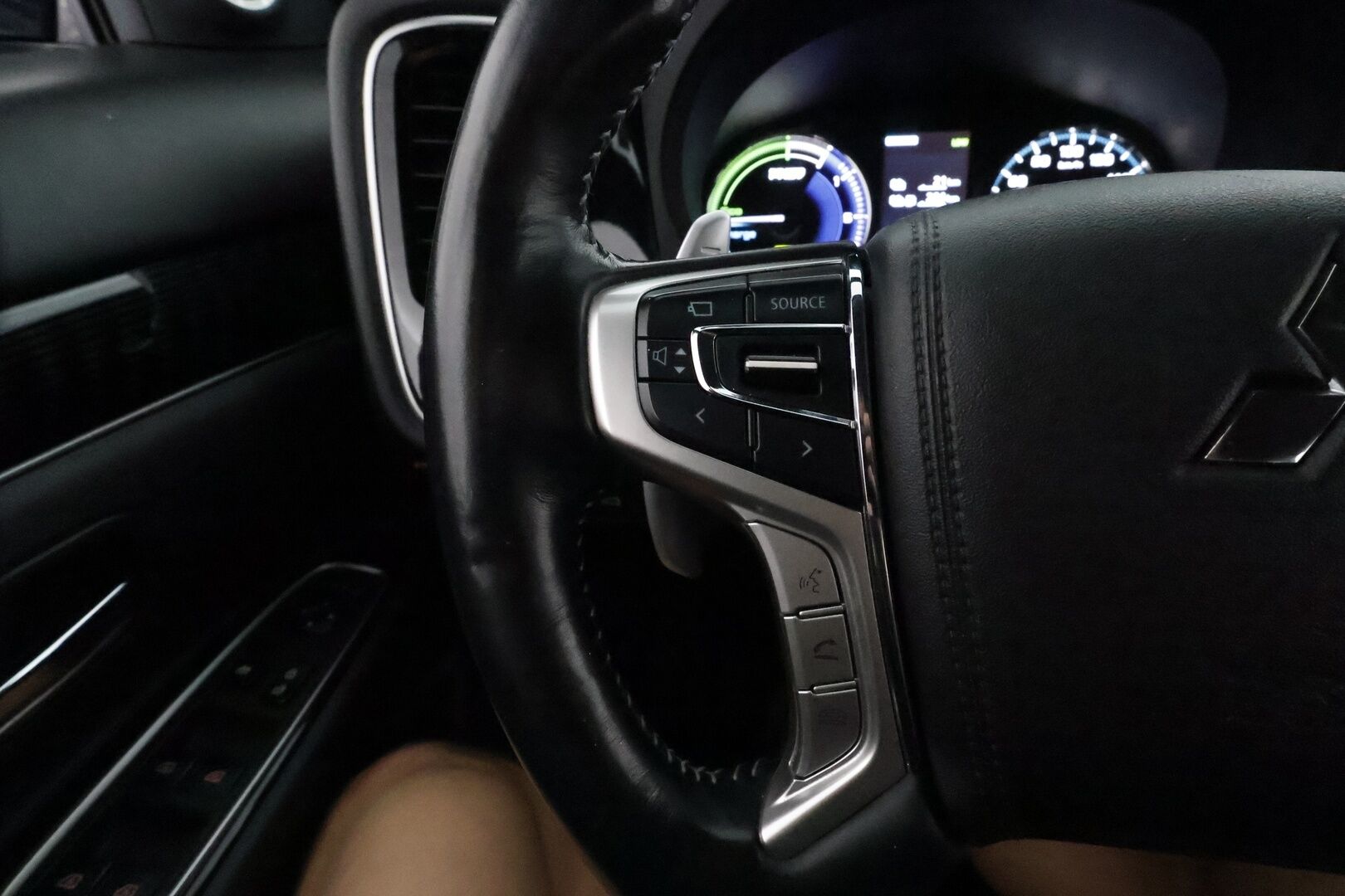 MITSUBISHI OUTLANDER PHEV 2020 Business X 4WD 5P **Power / Adapt.Vakkari / LED-valot / 360° / Kaistavahti / Katveavustin / Timantti Nahkaverhoilu** - 2x Latauskaapelit / Kahdet Renkaat