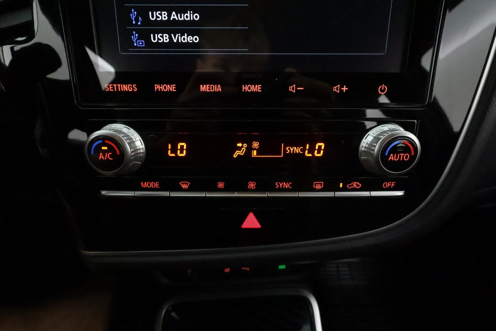 MITSUBISHI OUTLANDER PHEV 2020 Business X 4WD 5P **Power / Adapt.Vakkari / LED-valot / 360° / Kaistavahti / Katveavustin / Timantti Nahkaverhoilu** - 2x Latauskaapelit / Kahdet Renkaat