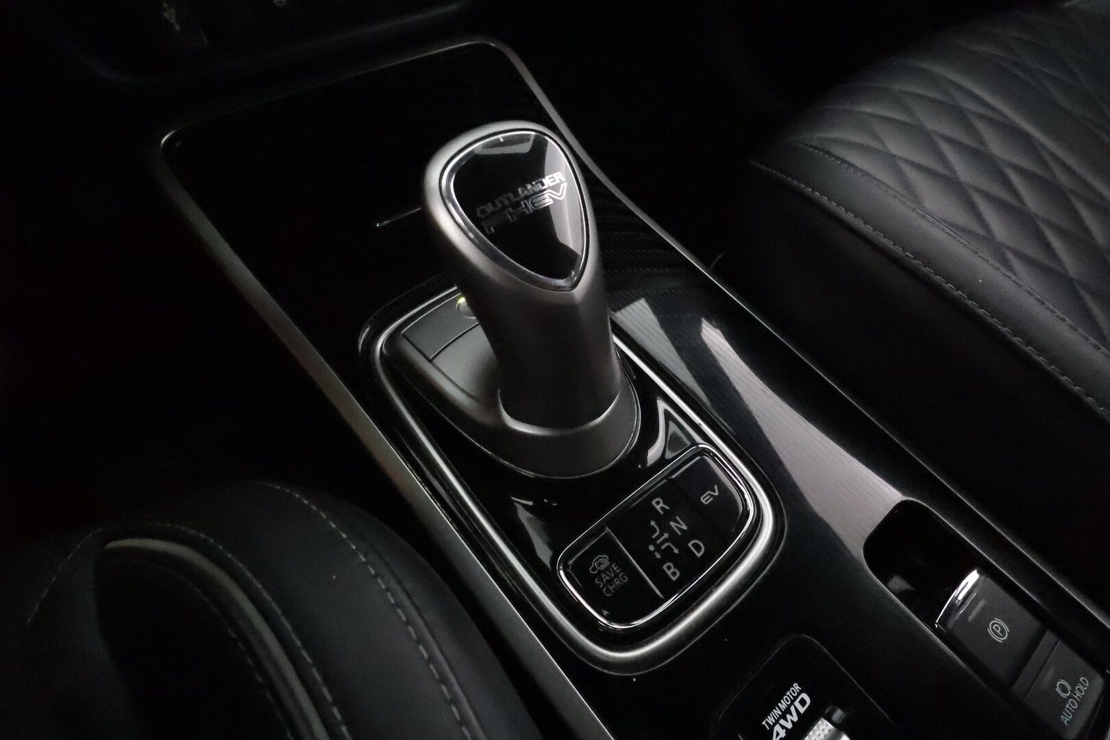 MITSUBISHI OUTLANDER PHEV 2020 Business X 4WD 5P **Power / Adapt.Vakkari / LED-valot / 360° / Kaistavahti / Katveavustin / Timantti Nahkaverhoilu** - 2x Latauskaapelit / Kahdet Renkaat