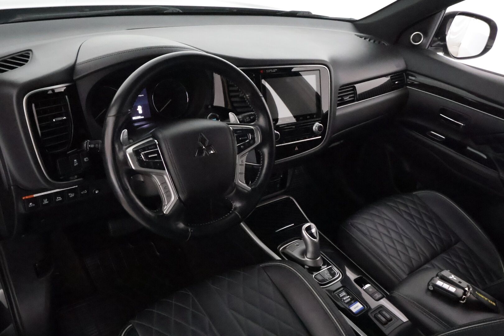 MITSUBISHI OUTLANDER PHEV 2020 Business X 4WD 5P **Power / Adapt.Vakkari / LED-valot / 360° / Kaistavahti / Katveavustin / Timantti Nahkaverhoilu** - 2x Latauskaapelit / Kahdet Renkaat