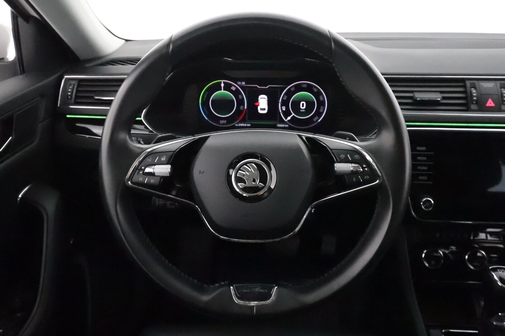 SKODA SUPERB 2021 Combi 1,4 TSI PHEV L&K iV DSG **Webasto / Koukku / Canton / ACC / Matrix-LED / P.Kamera / Ilmastoidut Muistinahat** - 2x Latauskaapelit / Kahdet Renkaat / **HYVILLÄ KAMOILLA**