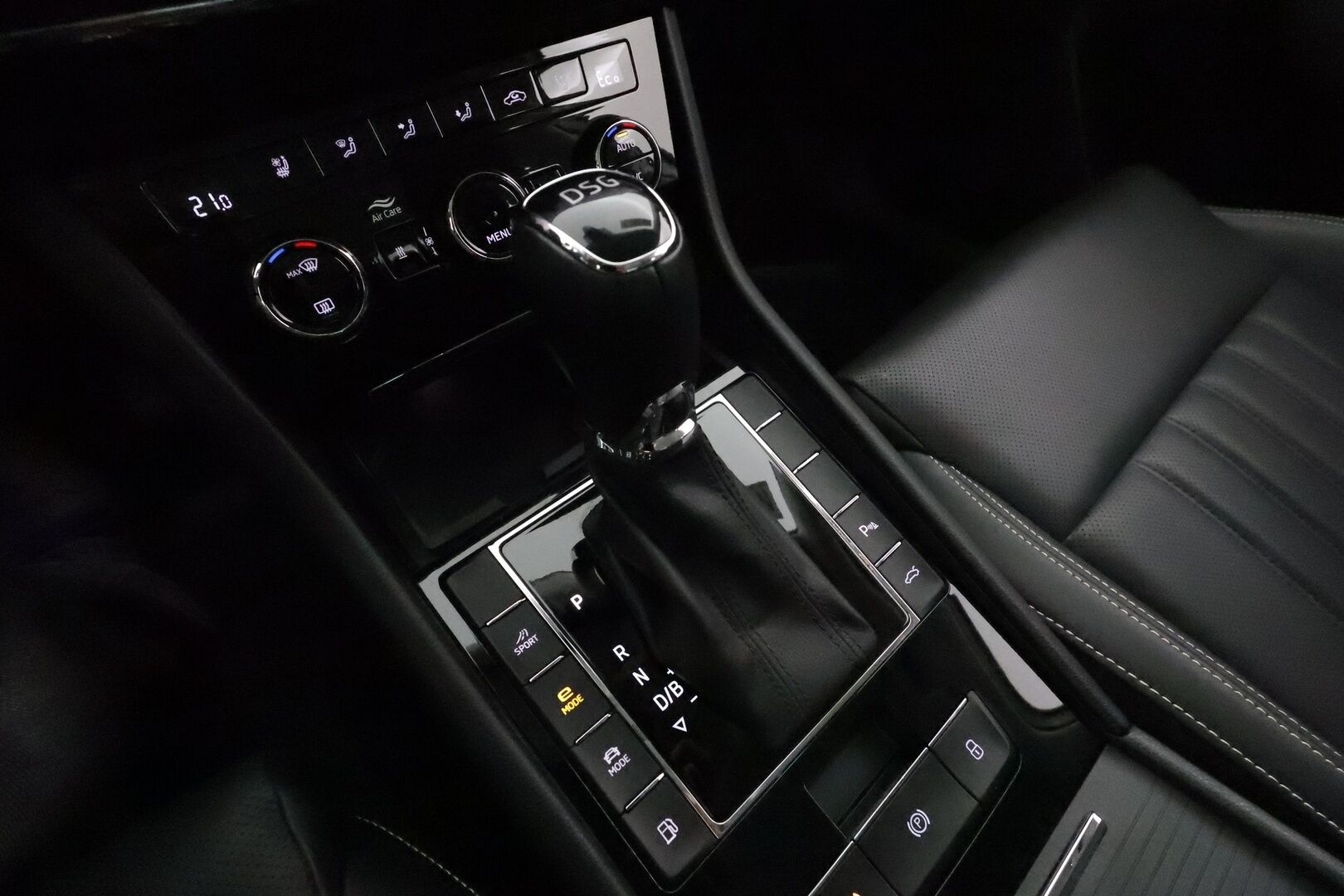 SKODA SUPERB 2021 Combi 1,4 TSI PHEV L&K iV DSG **Webasto / Koukku / Canton / ACC / Matrix-LED / P.Kamera / Ilmastoidut Muistinahat** - 2x Latauskaapelit / Kahdet Renkaat / **HYVILLÄ KAMOILLA**