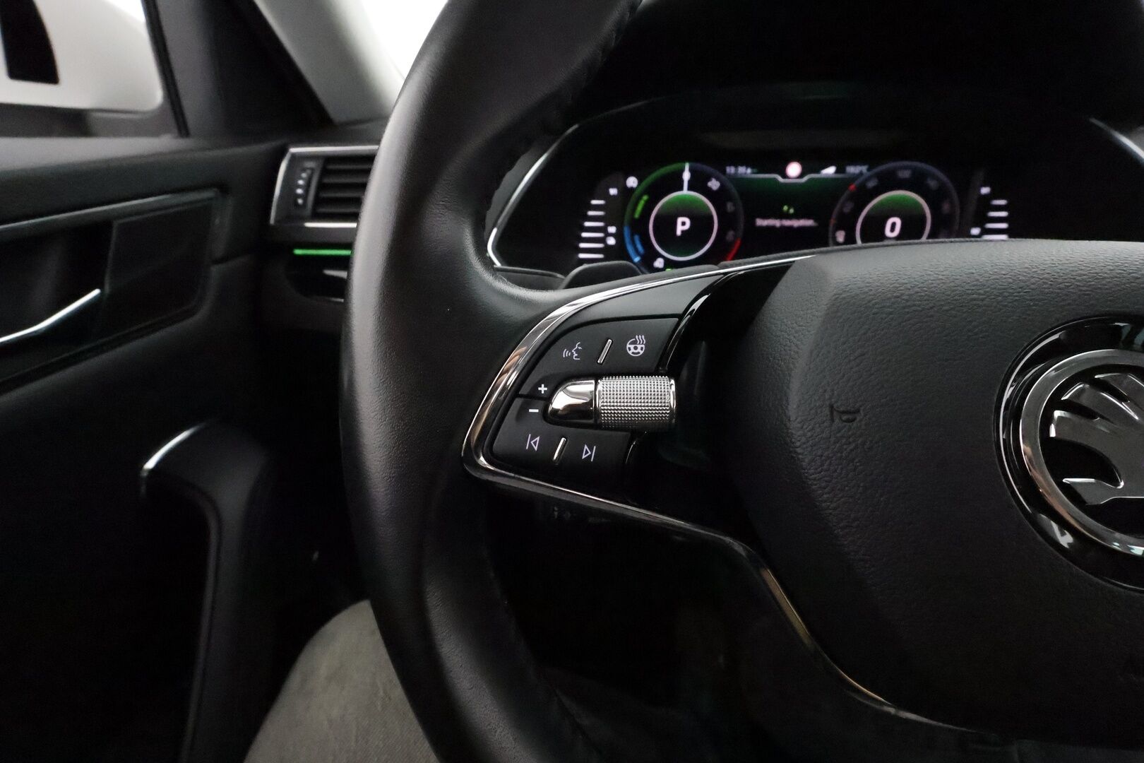 SKODA SUPERB 2021 Combi 1,4 TSI PHEV L&K iV DSG **Webasto / Koukku / Canton / ACC / Matrix-LED / P.Kamera / Ilmastoidut Muistinahat** - 2x Latauskaapelit / Kahdet Renkaat / **HYVILLÄ KAMOILLA**