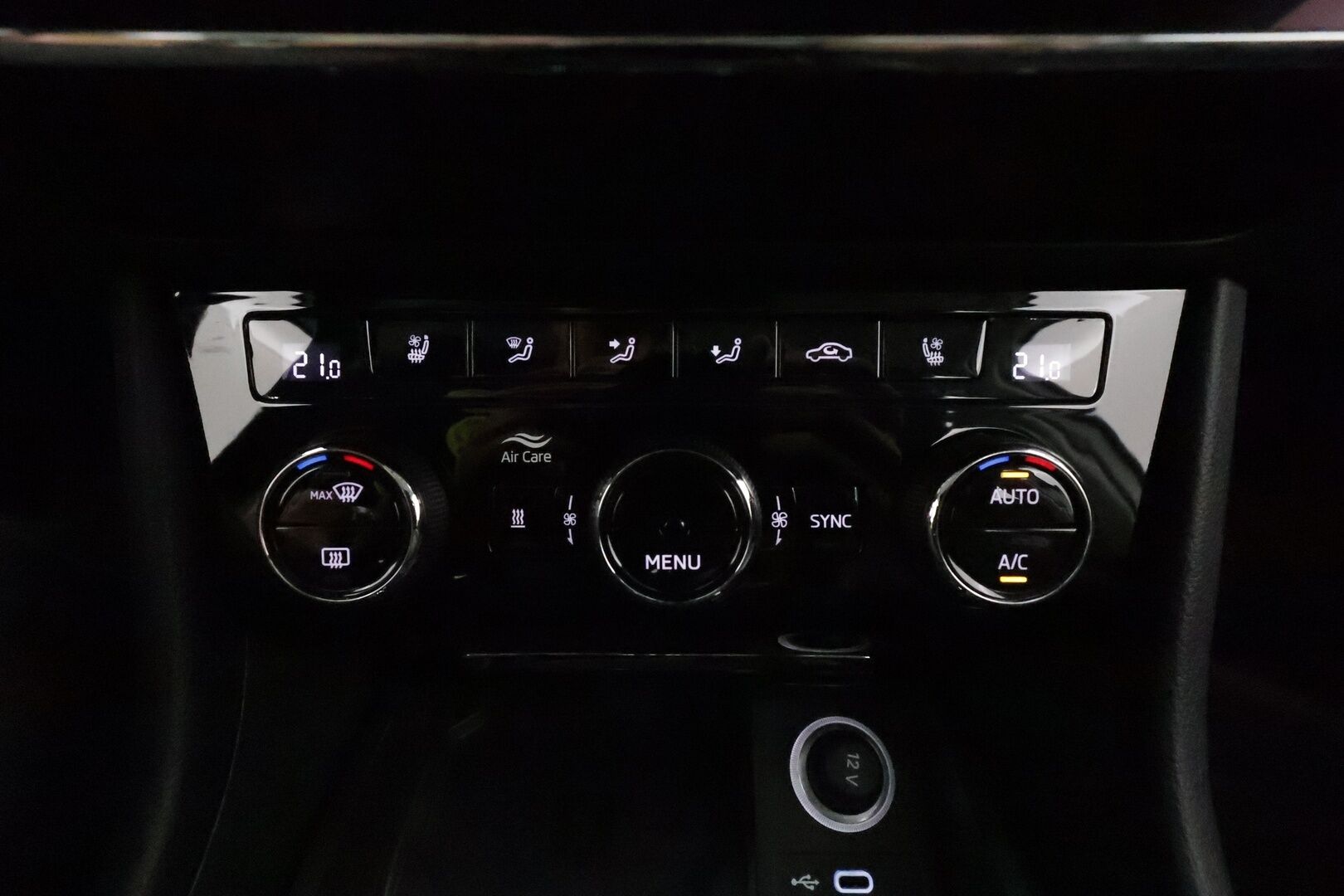 SKODA SUPERB 2021 Combi 1,4 TSI PHEV L&K iV DSG **Webasto / Koukku / Canton / ACC / Matrix-LED / P.Kamera / Ilmastoidut Muistinahat** - 2x Latauskaapelit / Kahdet Renkaat / **HYVILLÄ KAMOILLA**