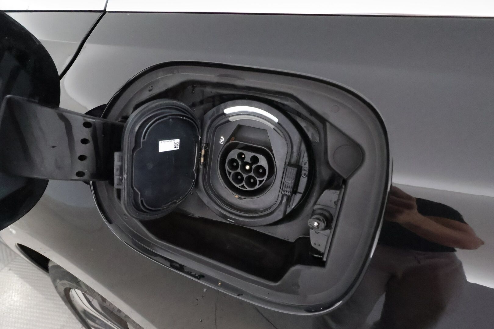 MERCEDES-BENZ C 2022 300 e T A Business **Distronic+ / Koukku / LED-High Performance / P.Kamera / Digimittaristo / Kaistavahti / Navi** - 2x Latauskaapelit / Michelinin kesärenkaat ja uudet nastat! / Särmät huollot