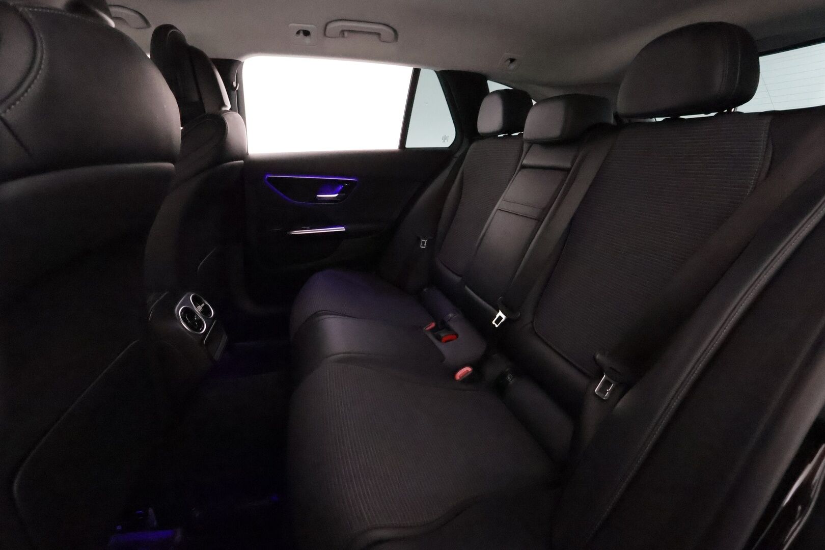 MERCEDES-BENZ C 2022 300 e T A Business **Distronic+ / Koukku / LED-High Performance / P.Kamera / Digimittaristo / Kaistavahti / Navi** - 2x Latauskaapelit / Michelinin kesärenkaat ja uudet nastat! / Särmät huollot