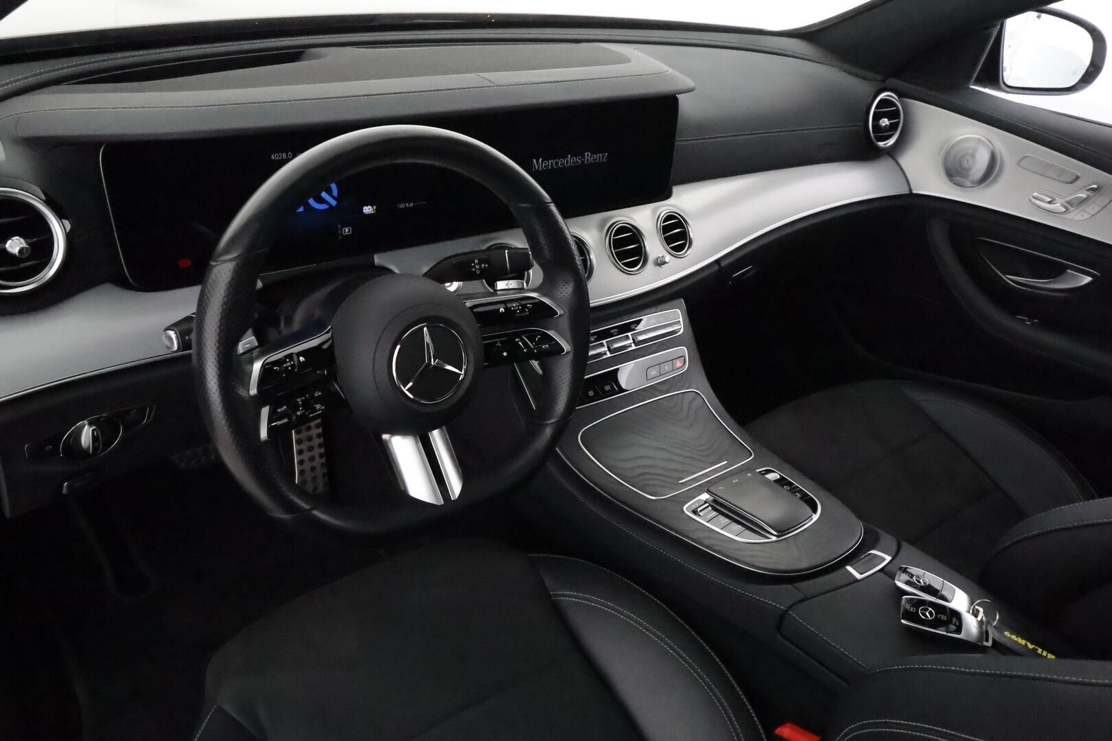 MERCEDES-BENZ E 2021 300 de Edition 4MATIC T AMG **Distronic+ / Burmester / Multibeam / 360° /  Sporttipenkit Muistilla / Widescreen / HUD** - 3,99 % KORKOTARJOUS TÄHÄN AUTOON 31.8. ASTI! - Kahdet Renkaat / Panorama / **HUIPPU KAMOILLA**