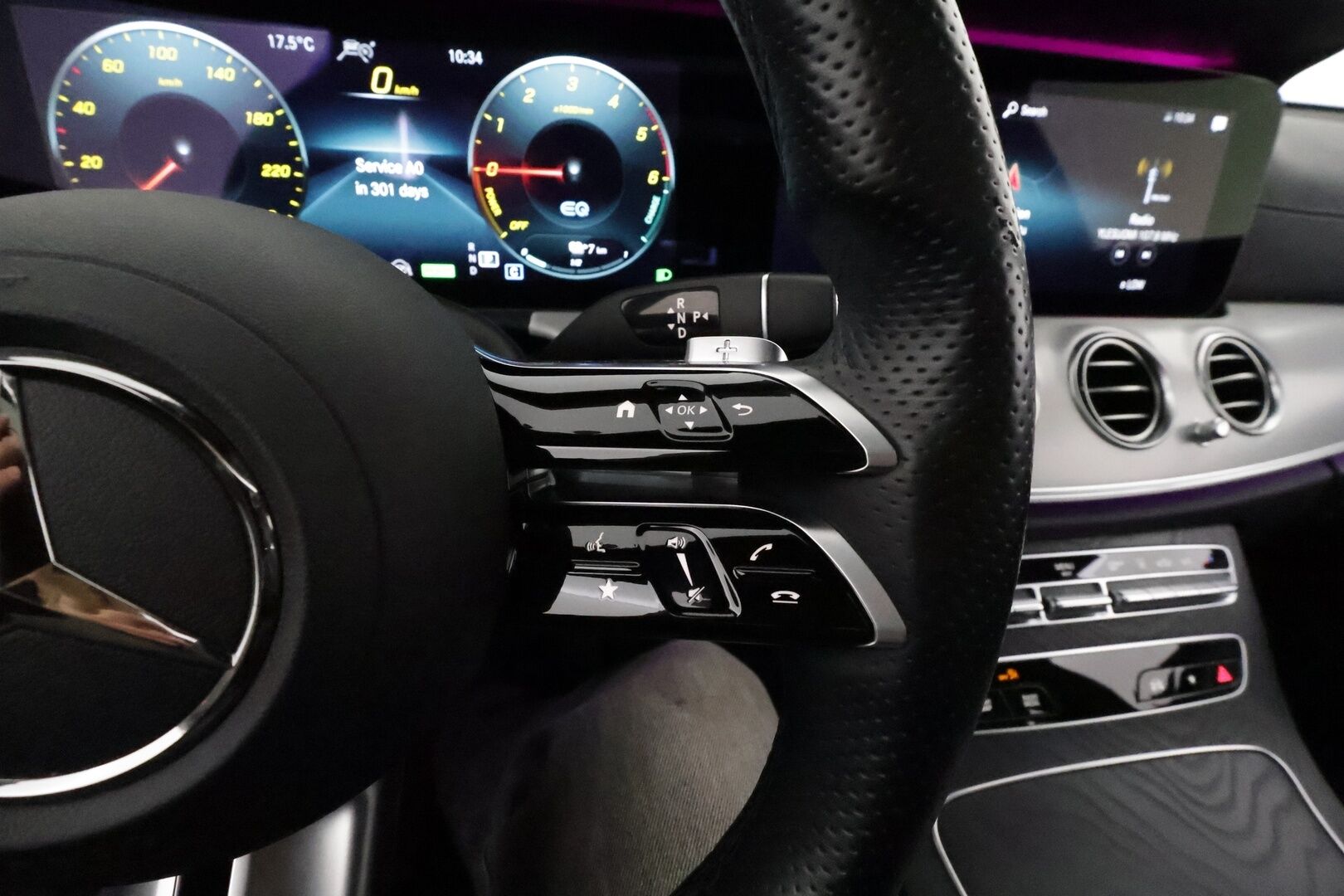 MERCEDES-BENZ E 2021 300 de Edition 4MATIC T AMG **Distronic+ / Burmester / Multibeam / 360° /  Sporttipenkit Muistilla / Widescreen / HUD** - 3,99 % KORKOTARJOUS TÄHÄN AUTOON 31.8. ASTI! - Kahdet Renkaat / Panorama / **HUIPPU KAMOILLA**
