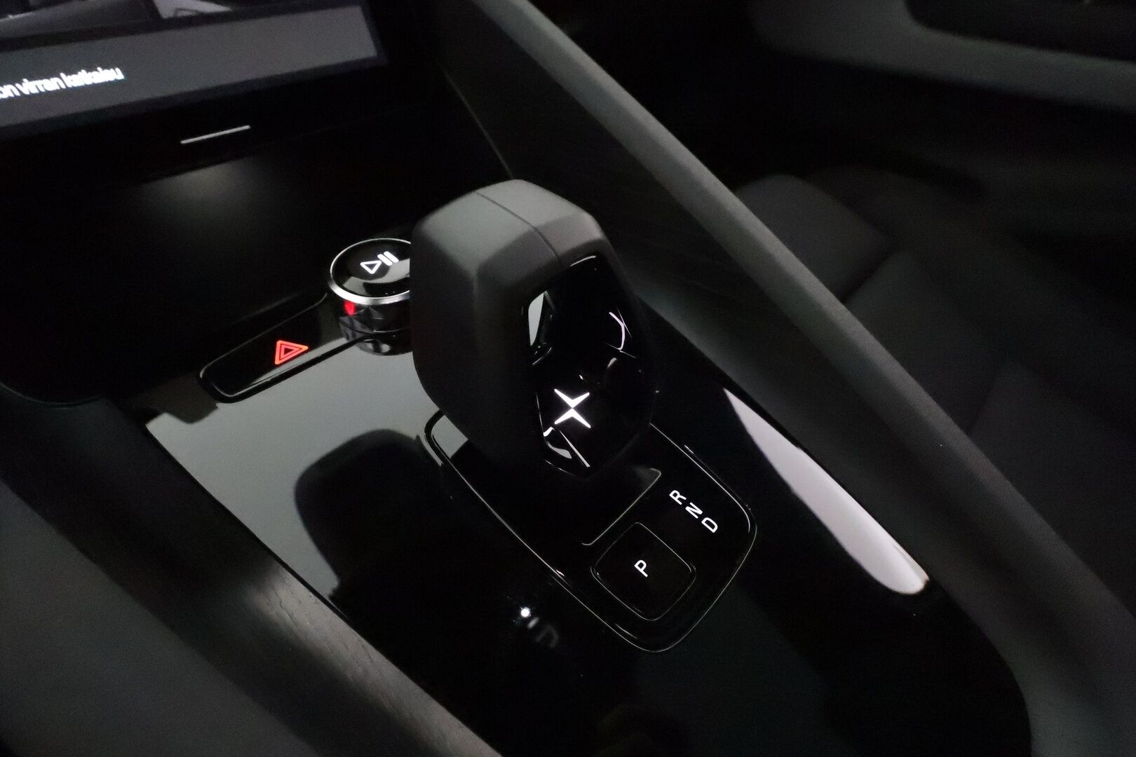 POLESTAR 2 2023 Long Range Dual Motor **Lämpöpumppu / Adapt.vakkari / H&K / Muistipenkki / 360° / Lasikatto / LED / Navi** - 3,99 % KORKOTARJOUS TÄHÄN AUTOON 31.8. ASTI! - Penkinlämmittimet takana / Ratinlämmitin