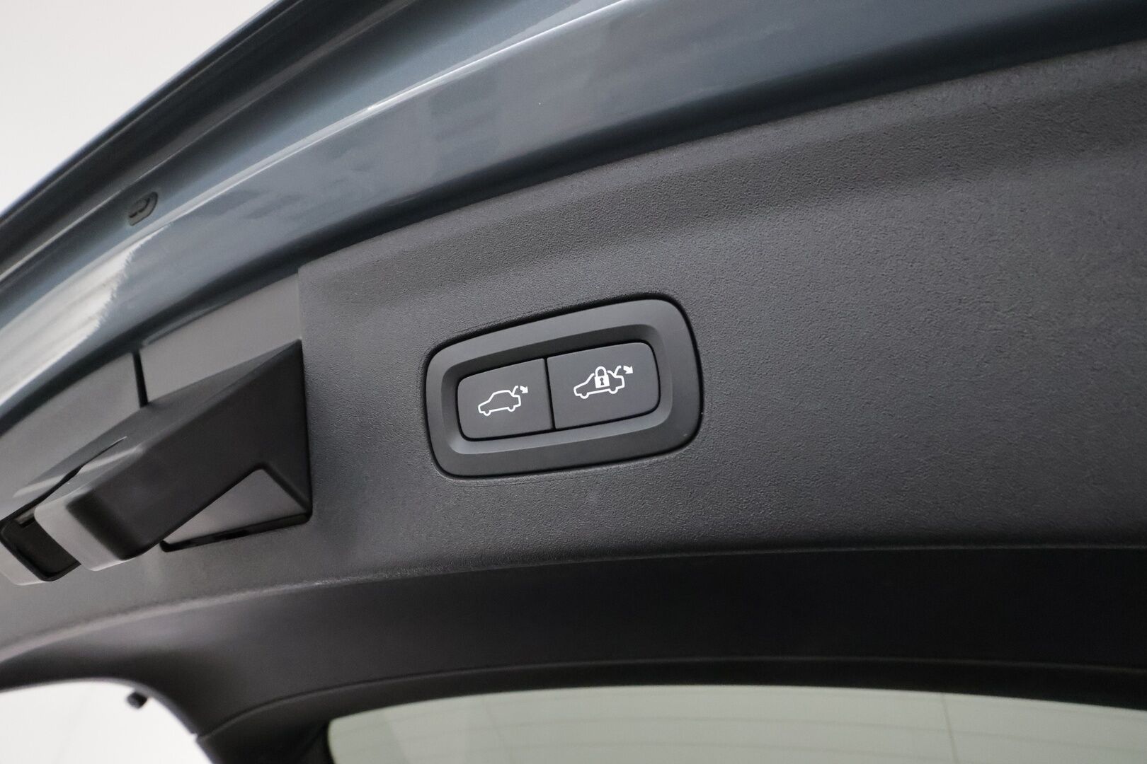 POLESTAR 2 2023 Long Range Dual Motor **Lämpöpumppu / Adapt.vakkari / H&K / Muistipenkki / 360° / Lasikatto / LED / Navi** - 3,99 % KORKOTARJOUS TÄHÄN AUTOON 31.8. ASTI! - Penkinlämmittimet takana / Ratinlämmitin