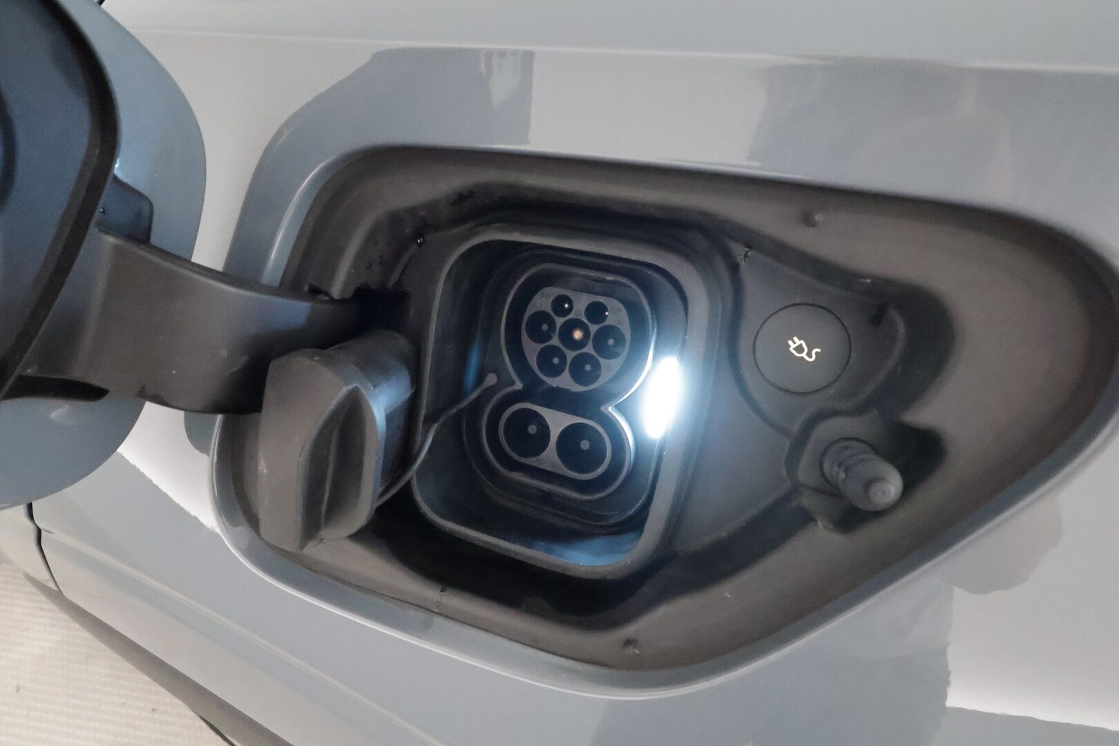 POLESTAR 2 2023 Long Range Dual Motor **Lämpöpumppu / Adapt.vakkari / H&K / Muistipenkki / 360° / Lasikatto / LED / Navi** - 3,99 % KORKOTARJOUS TÄHÄN AUTOON 31.8. ASTI! - Penkinlämmittimet takana / Ratinlämmitin
