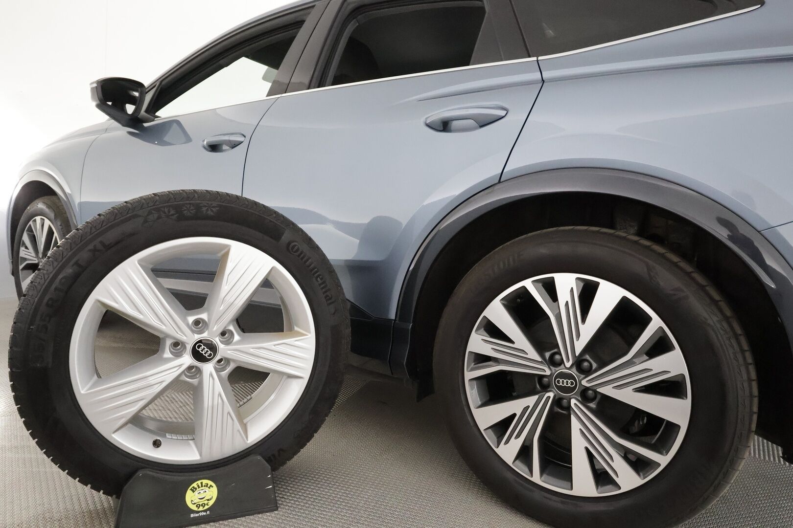 AUDI Q4 E-TRON 2022 Sportback 50 quattro **Lämpöpumppu / Adapt.Vakkari / LED-valot / P.kamera / Sporttipenkit / Apple&Android / KeylessGO** - 3,99 % KORKOTARJOUS TÄHÄN AUTOON 31.8. ASTI! - 2x Latauskaapelit / Kahdet Renkaat / Merkkihuollettu!