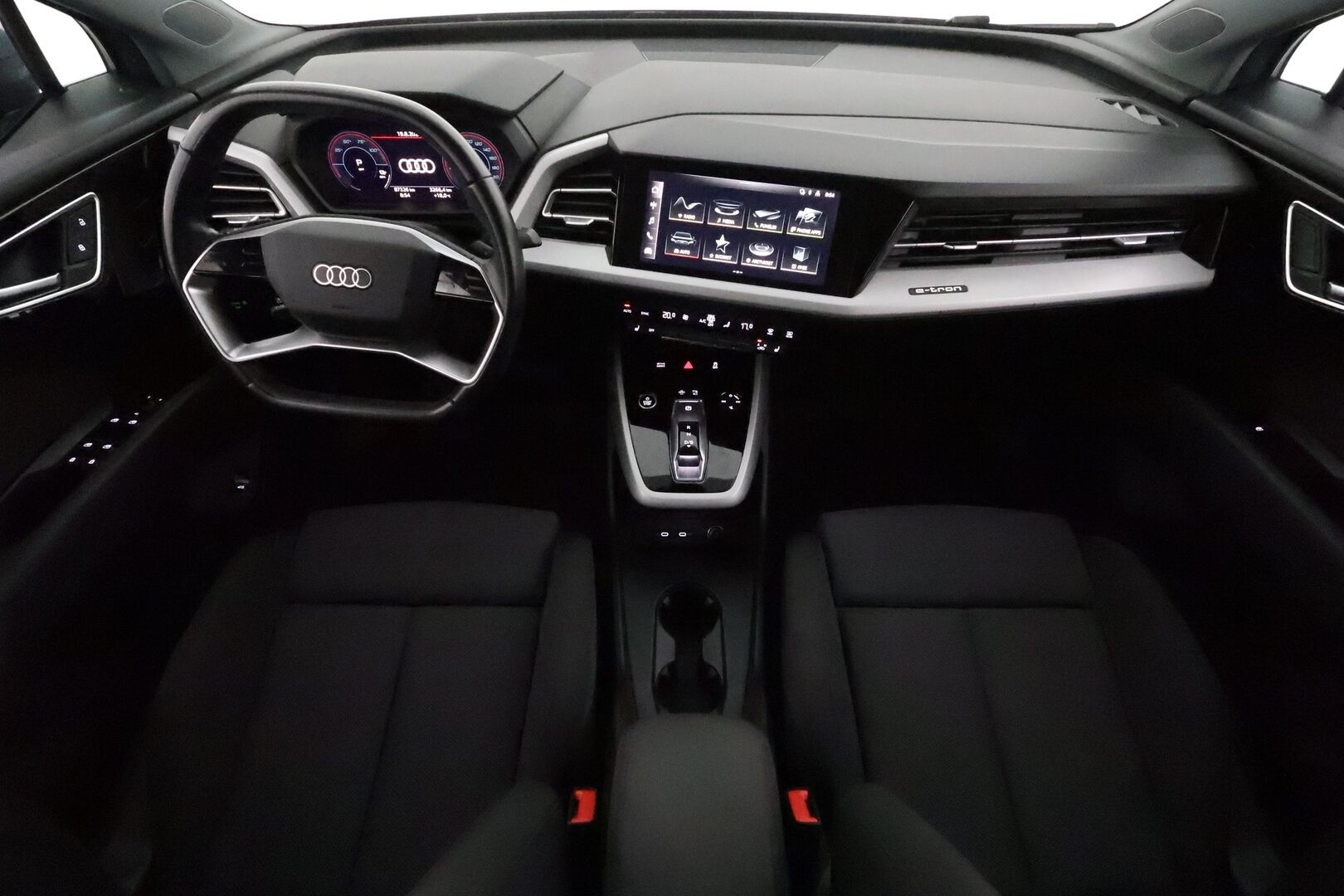 AUDI Q4 E-TRON 2022 Sportback 50 quattro **Lämpöpumppu / Adapt.Vakkari / LED-valot / P.kamera / Sporttipenkit / Apple&Android / KeylessGO** - 3,99 % KORKOTARJOUS TÄHÄN AUTOON 31.8. ASTI! - 2x Latauskaapelit / Kahdet Renkaat / Merkkihuollettu!