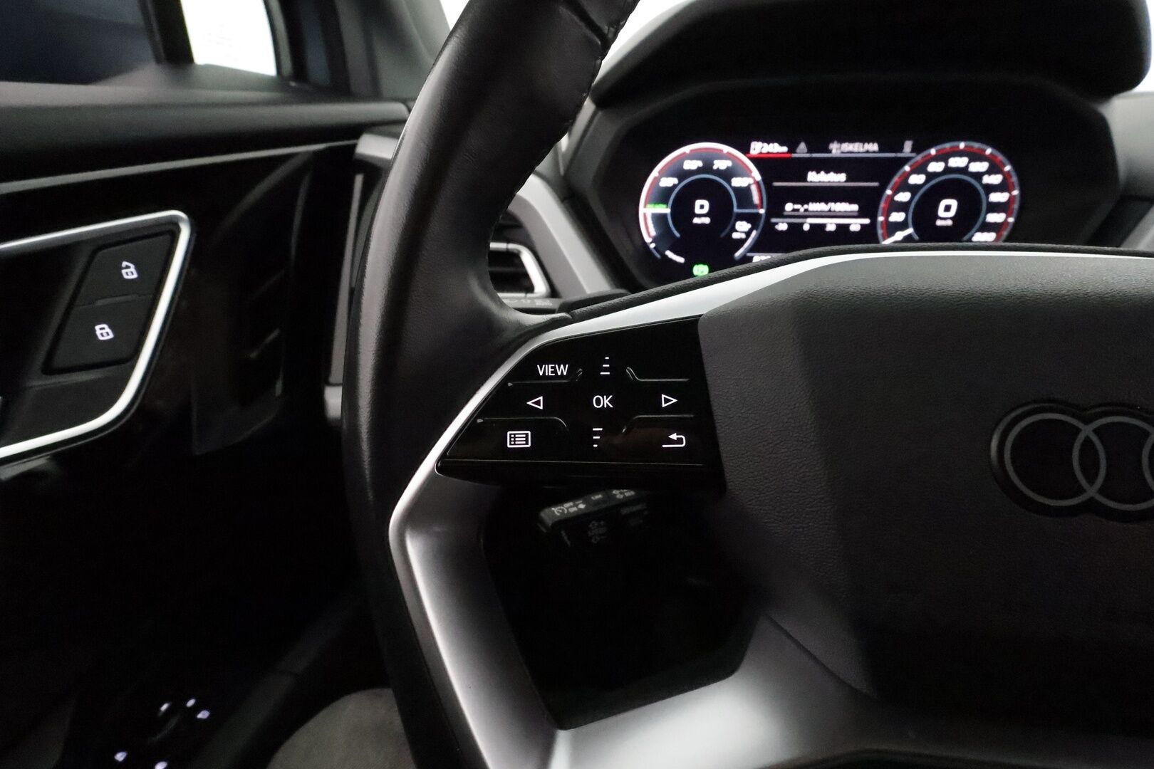AUDI Q4 E-TRON 2022 Sportback 50 quattro **Lämpöpumppu / Adapt.Vakkari / LED-valot / P.kamera / Sporttipenkit / Apple&Android / KeylessGO** - 3,99 % KORKOTARJOUS TÄHÄN AUTOON 31.8. ASTI! - 2x Latauskaapelit / Kahdet Renkaat / Merkkihuollettu!