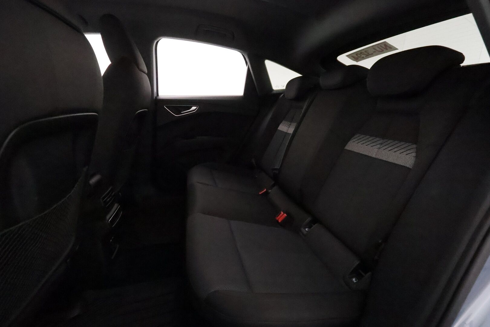 AUDI Q4 E-TRON 2022 Sportback 50 quattro **Lämpöpumppu / Adapt.Vakkari / LED-valot / P.kamera / Sporttipenkit / Apple&Android / KeylessGO** - 3,99 % KORKOTARJOUS TÄHÄN AUTOON 31.8. ASTI! - 2x Latauskaapelit / Kahdet Renkaat / Merkkihuollettu!