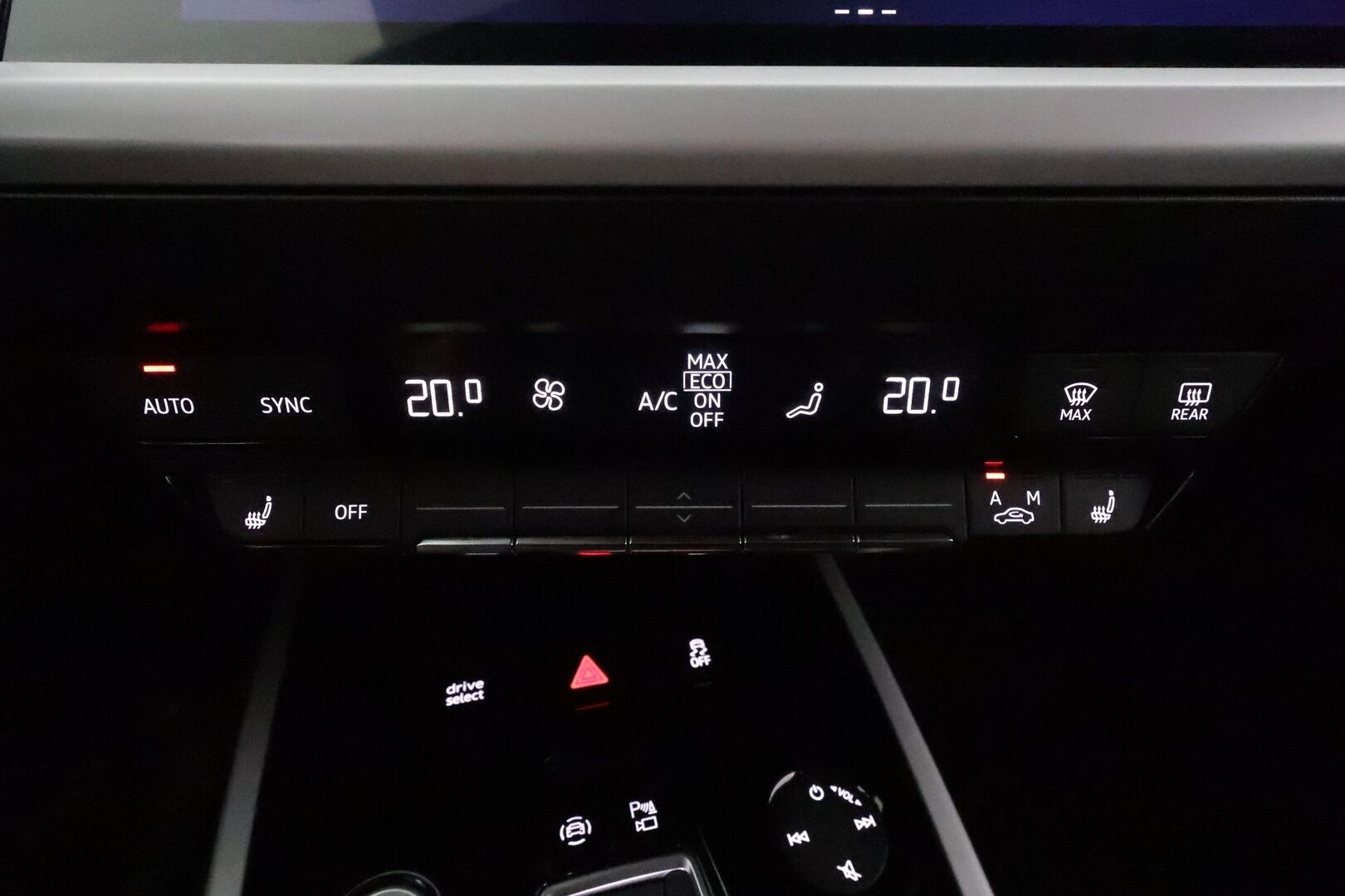 AUDI Q4 E-TRON 2022 Sportback 50 quattro **Lämpöpumppu / Adapt.Vakkari / LED-valot / P.kamera / Sporttipenkit / Apple&Android / KeylessGO** - 3,99 % KORKOTARJOUS TÄHÄN AUTOON 31.8. ASTI! - 2x Latauskaapelit / Kahdet Renkaat / Merkkihuollettu!