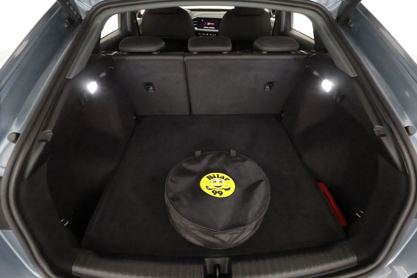 AUDI Q4 E-TRON 2022 Sportback 50 quattro **Lämpöpumppu / Adapt.Vakkari / LED-valot / P.kamera / Sporttipenkit / Apple&Android / KeylessGO** - 3,99 % KORKOTARJOUS TÄHÄN AUTOON 31.8. ASTI! - 2x Latauskaapelit / Kahdet Renkaat / Merkkihuollettu!