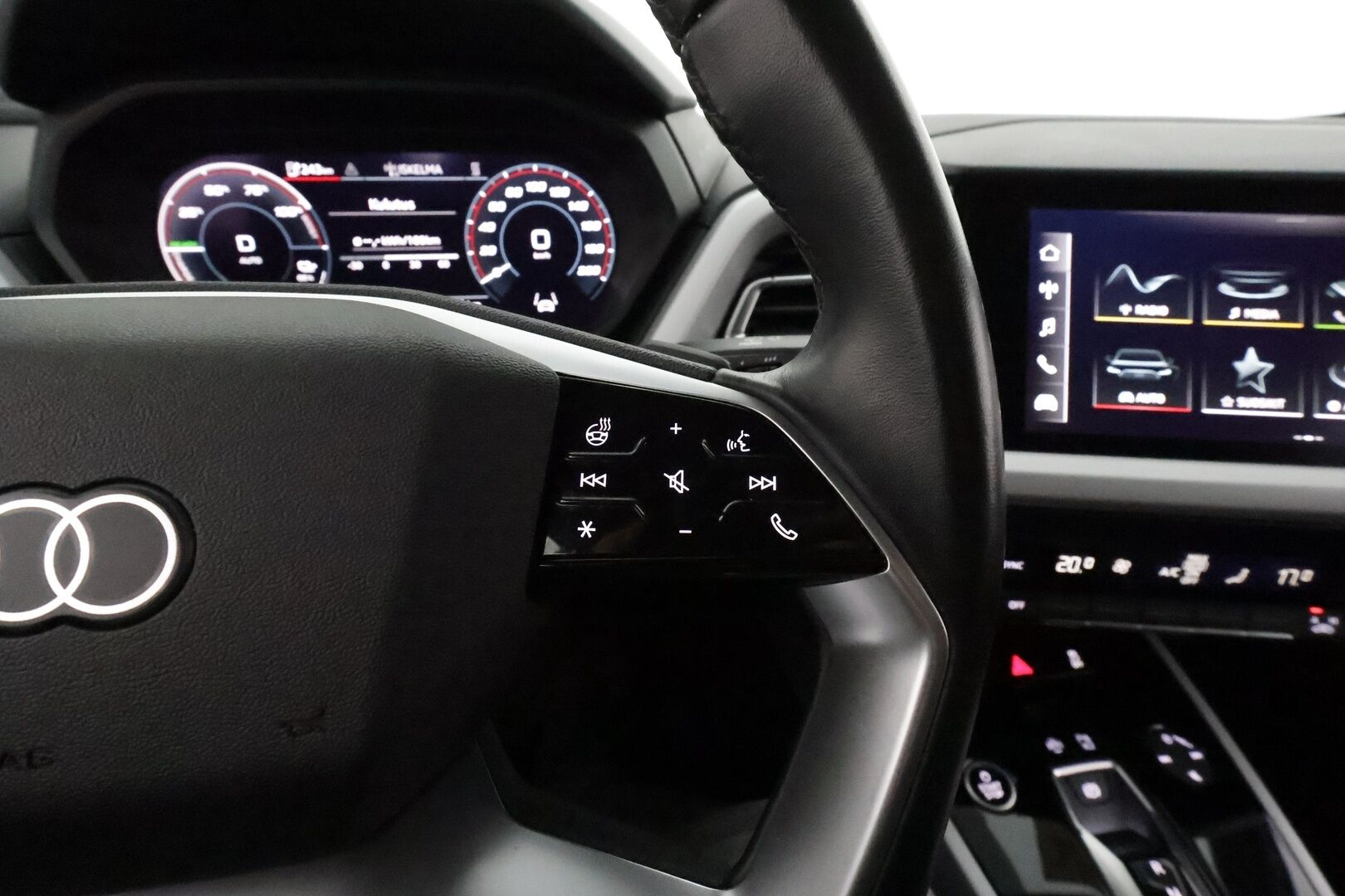 AUDI Q4 E-TRON 2022 Sportback 50 quattro **Lämpöpumppu / Adapt.Vakkari / LED-valot / P.kamera / Sporttipenkit / Apple&Android / KeylessGO** - 3,99 % KORKOTARJOUS TÄHÄN AUTOON 31.8. ASTI! - 2x Latauskaapelit / Kahdet Renkaat / Merkkihuollettu!